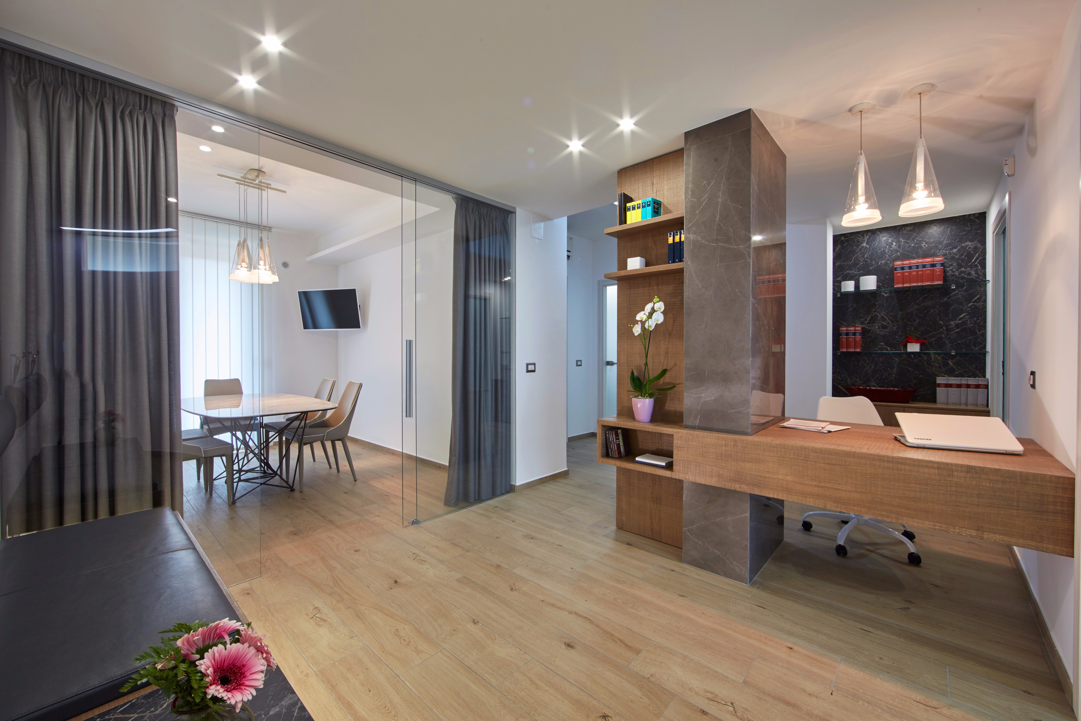 微型公寓变身多功能专业工作室-0