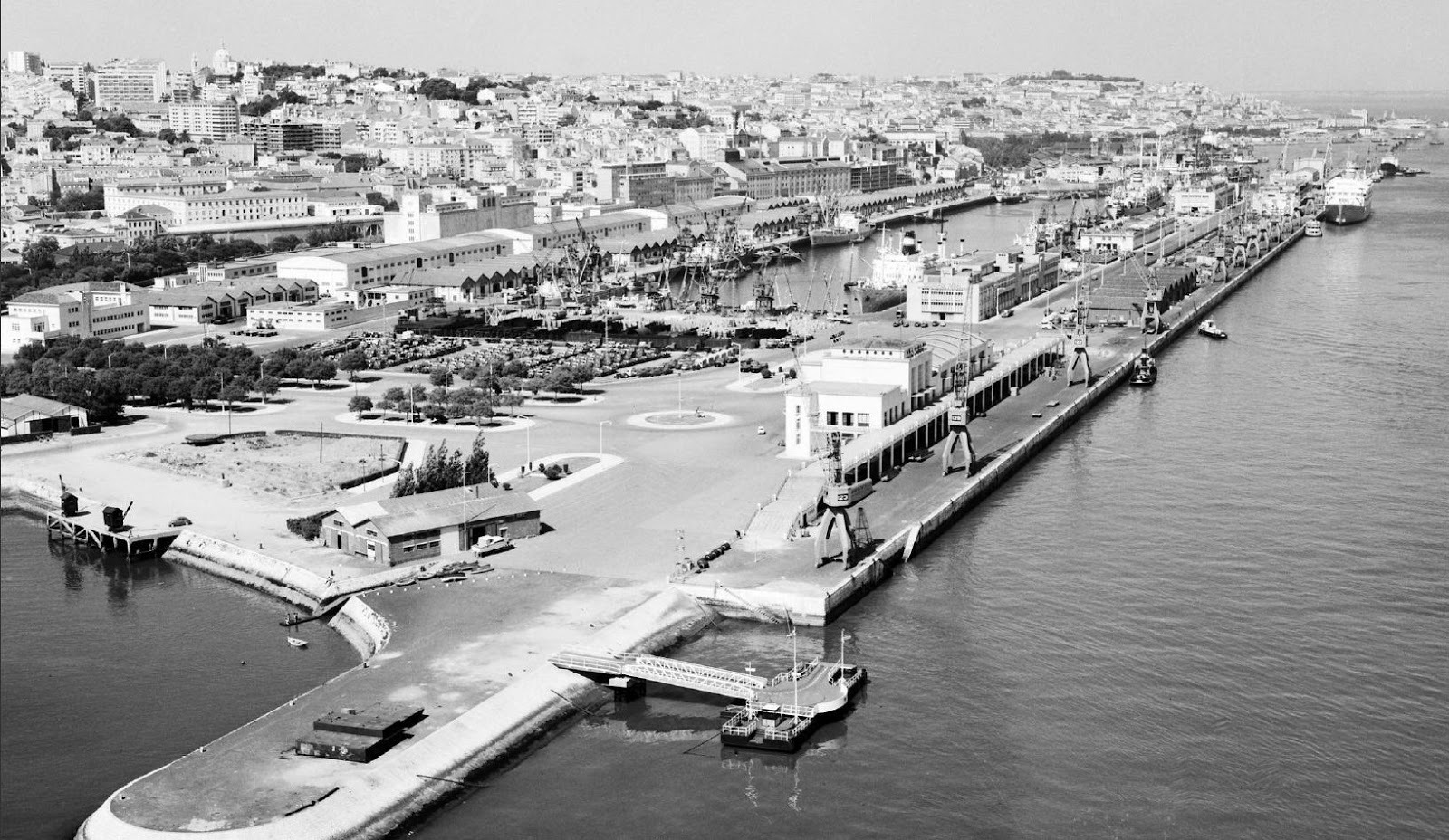 历史建筑的新生 · 里斯本港口管理局办公空间设计-14