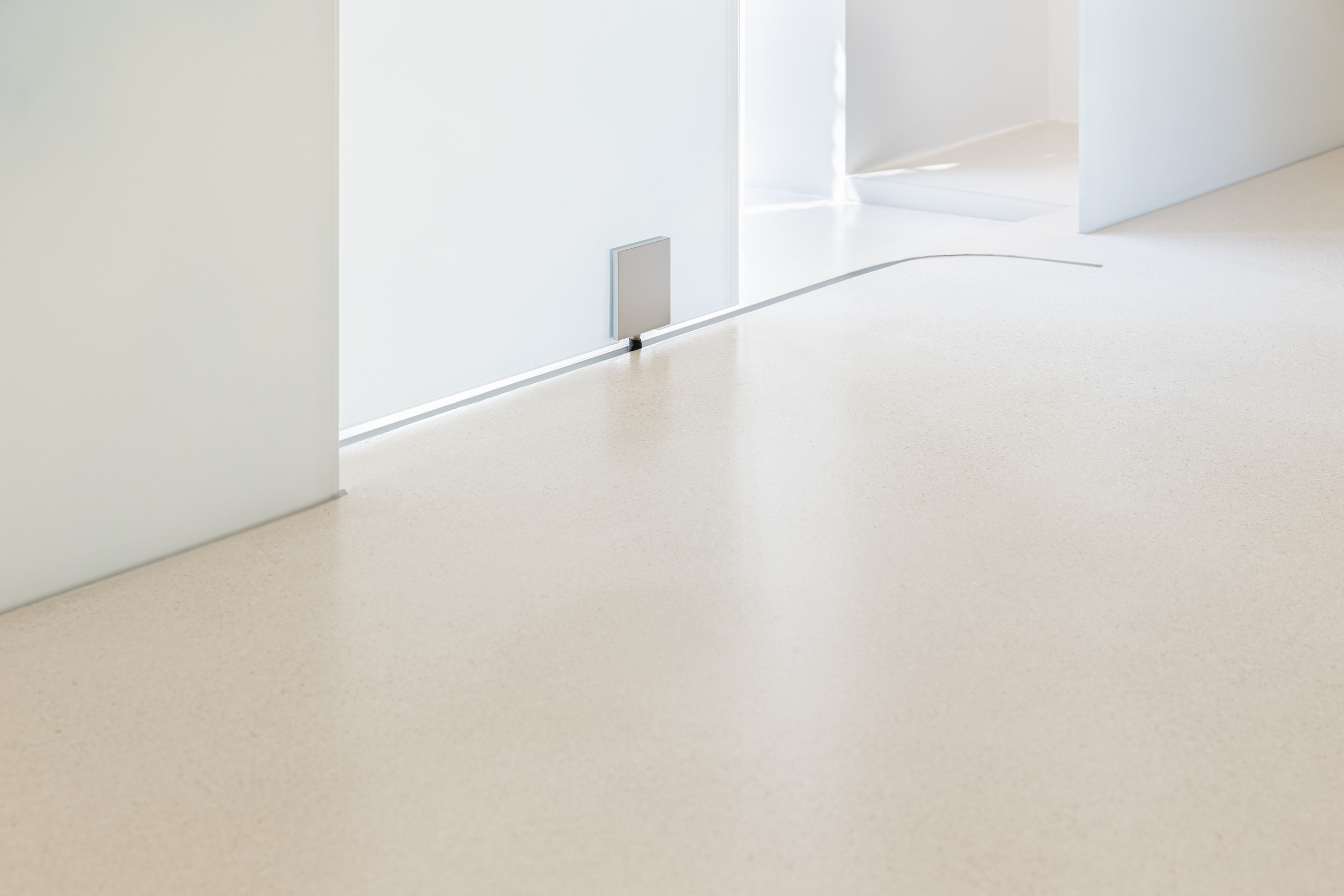 光影交织的培训教室-5