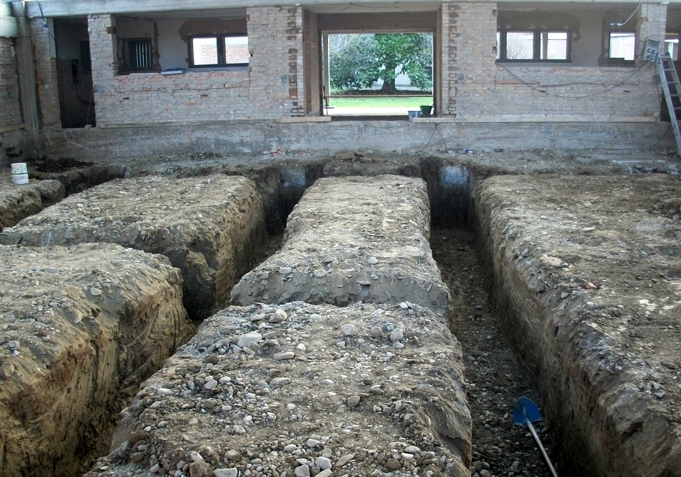 2011 年建设的多功能文化中心——O.S.E.A-6