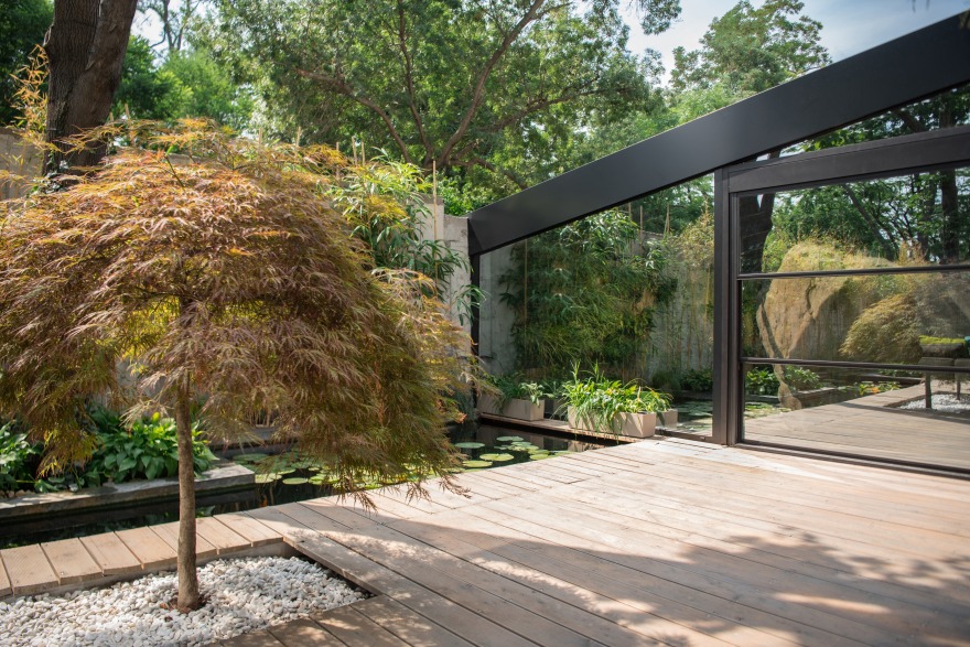 乌克兰 Azuma 餐厅露台 | 城市绿洲的餐饮空间-4