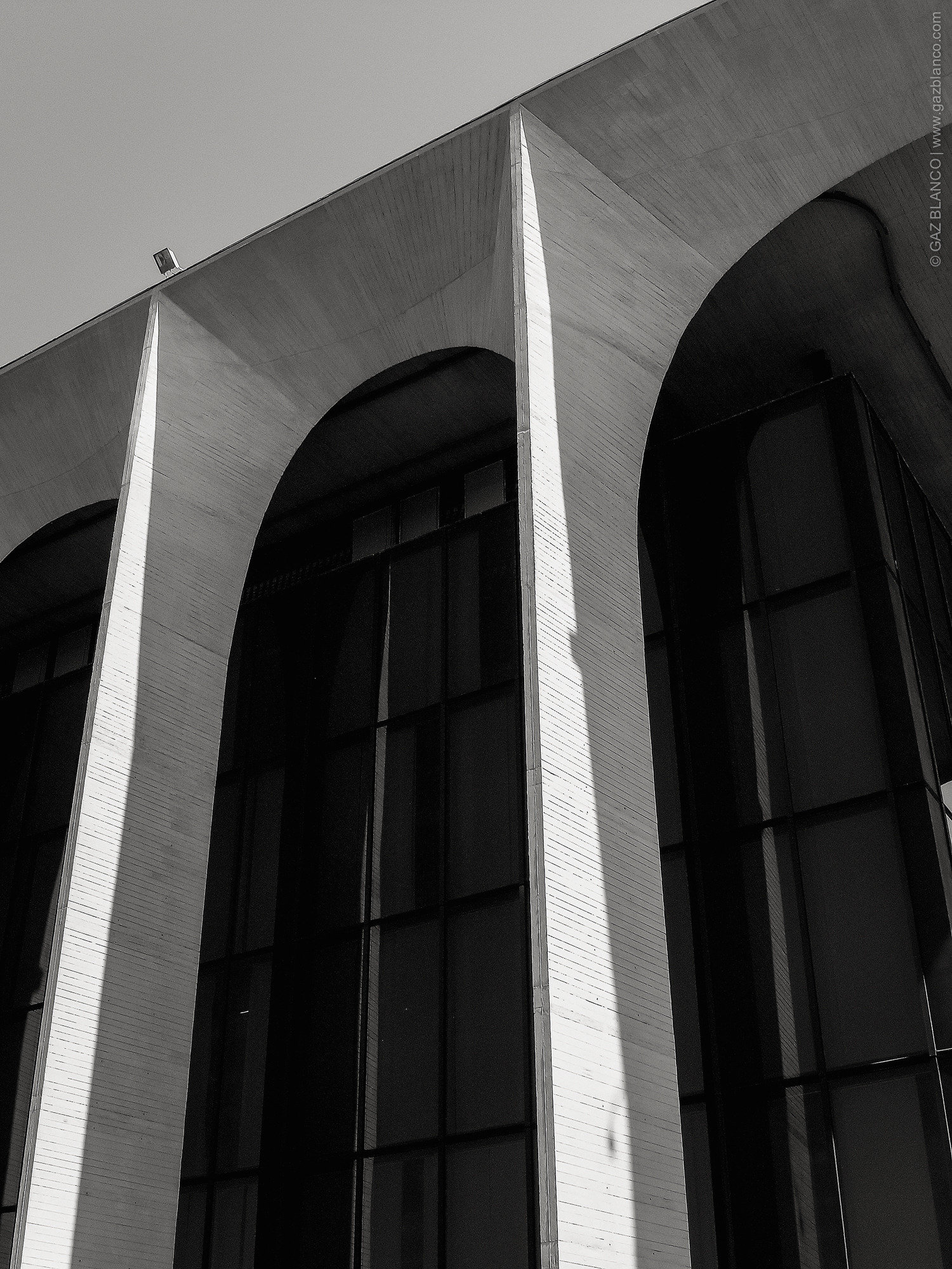 奥斯卡·尼迈耶的意大利 Mondadori 大厦 | 现代建筑的华美乐章-14