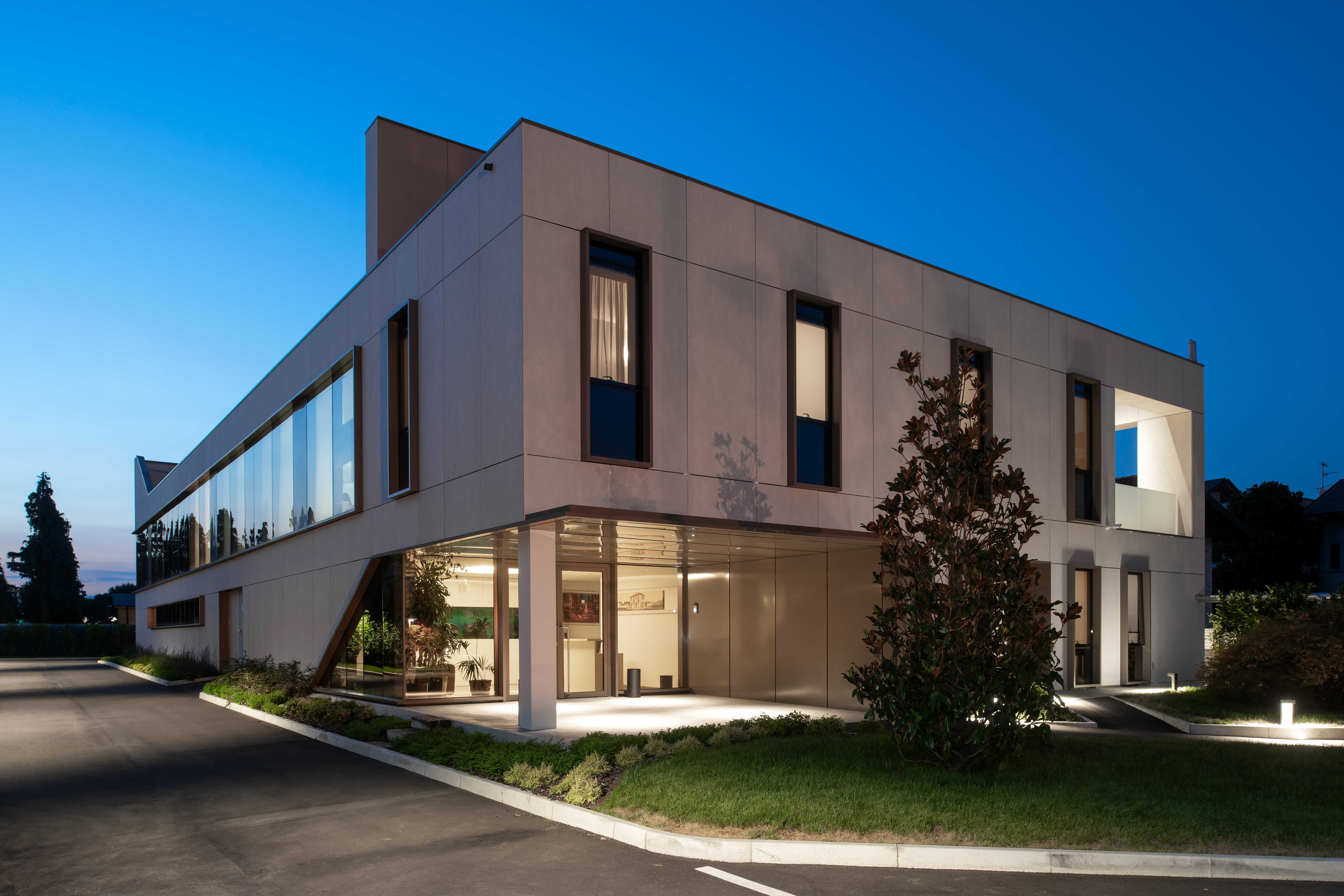 2018 年 C 大楼 | 混凝土加固的办公建筑杰作-6