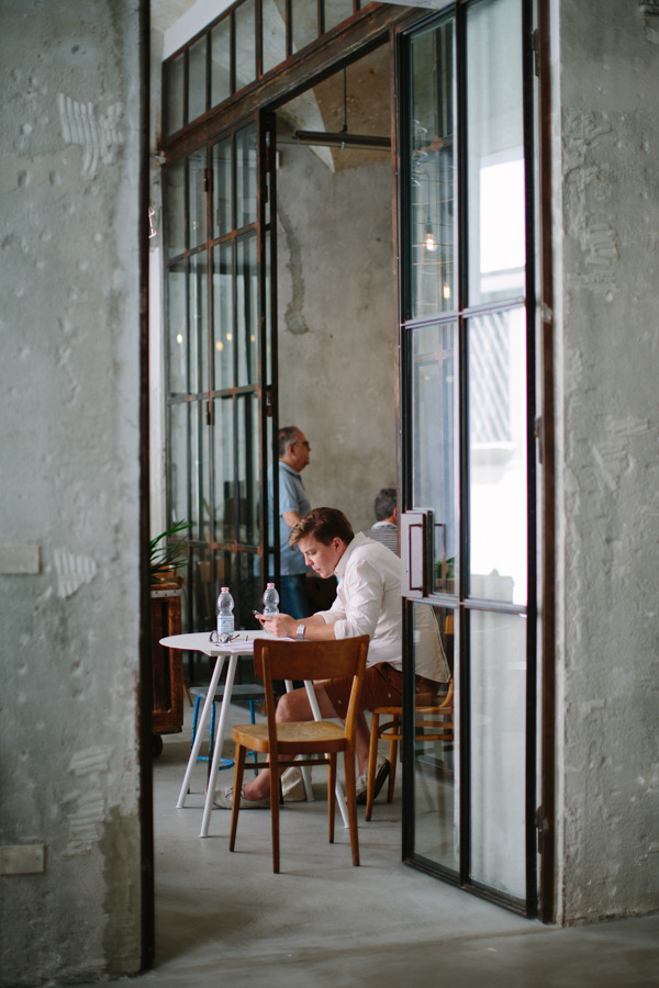 复古韵味与现代设计共融的餐厅空间-39