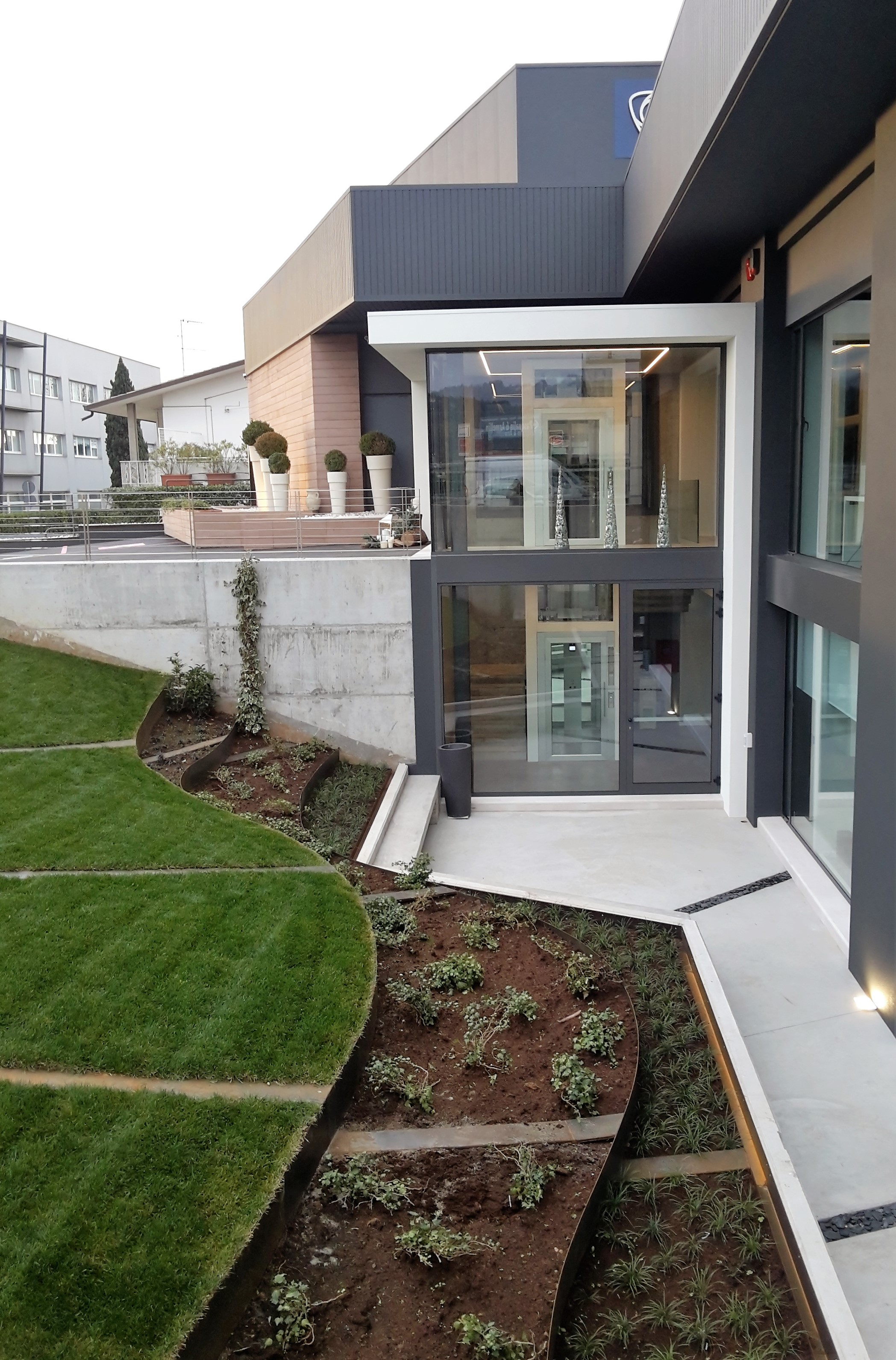 商业和管理空间·扩展和重新设计-5