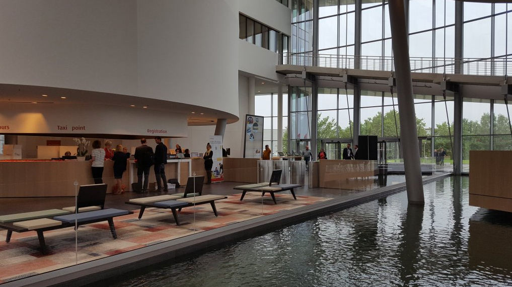 矩阵石材打造比利时高科技公司现代总部-4