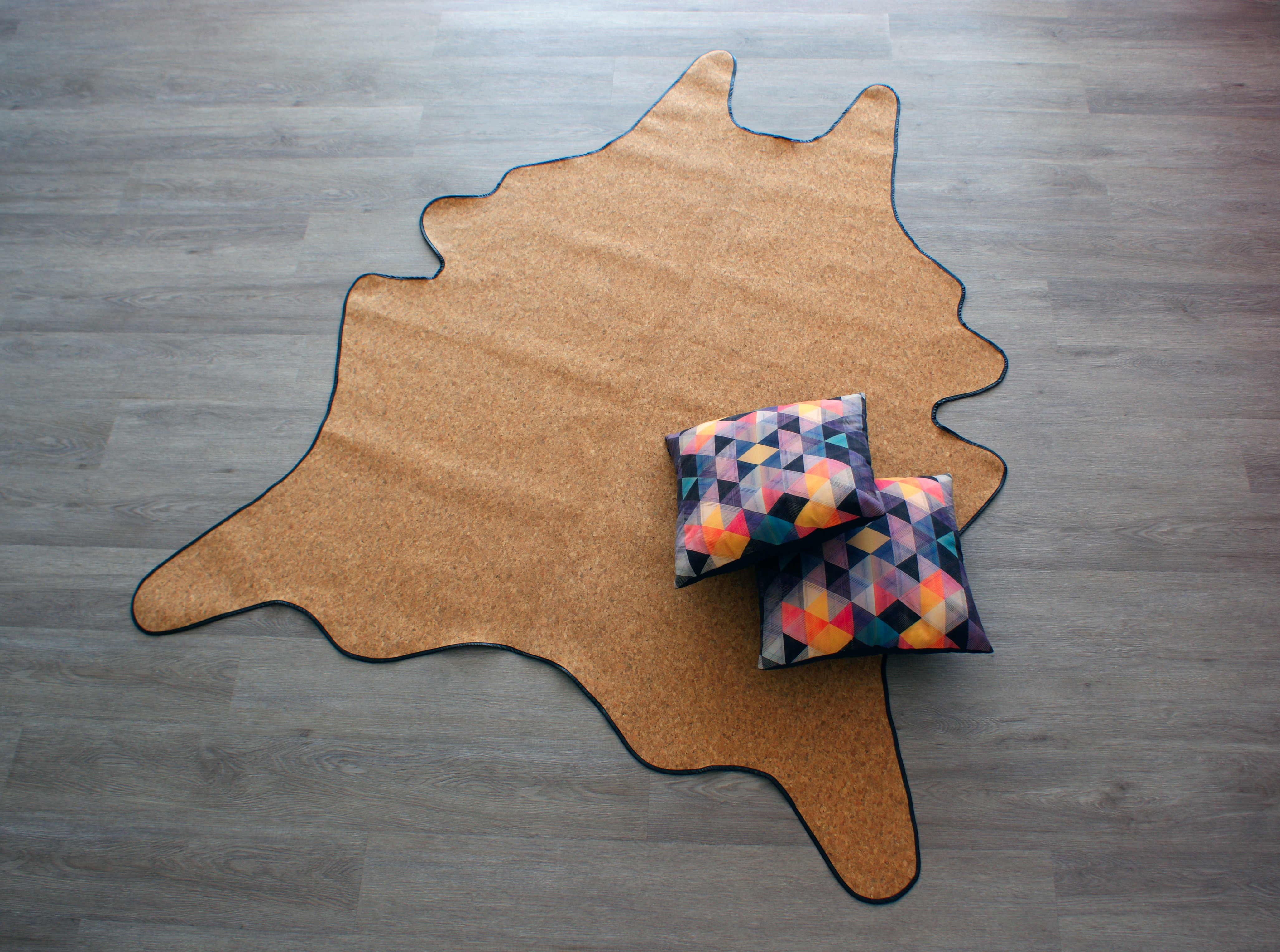 VEGAN 牛皮质地地毯-10