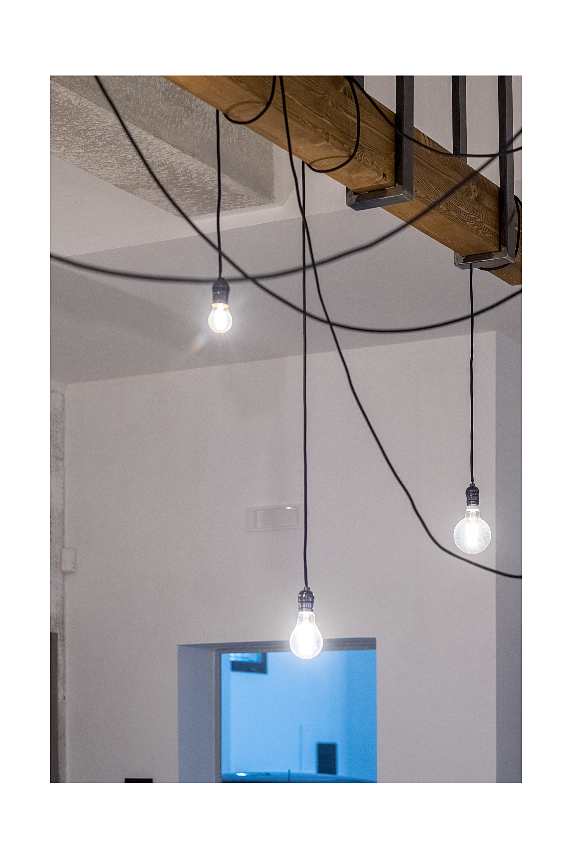 2018 年工业风黑色公寓设计-16