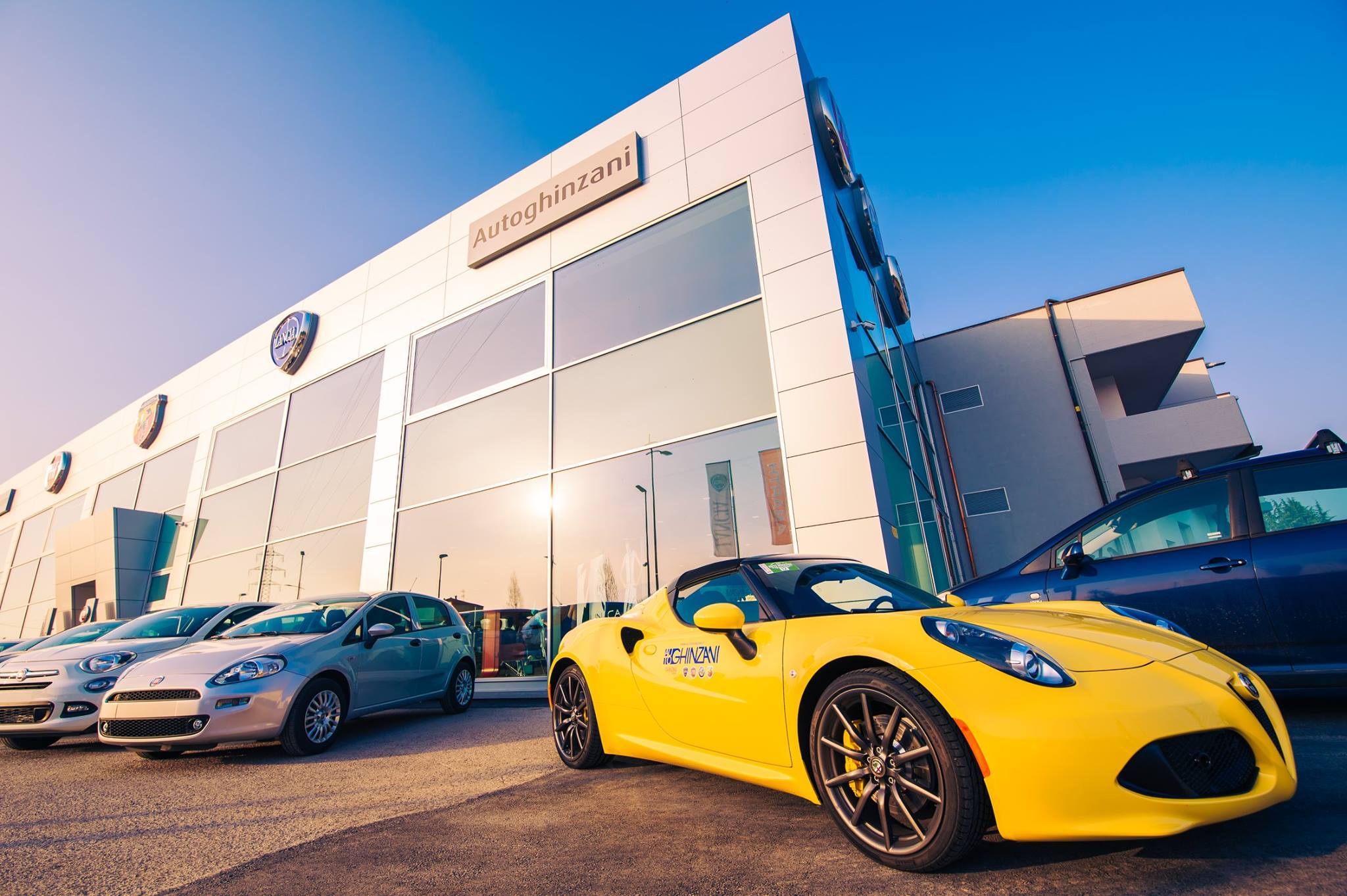 改造意大利厂房 打造现代汽车销售展示空间-5