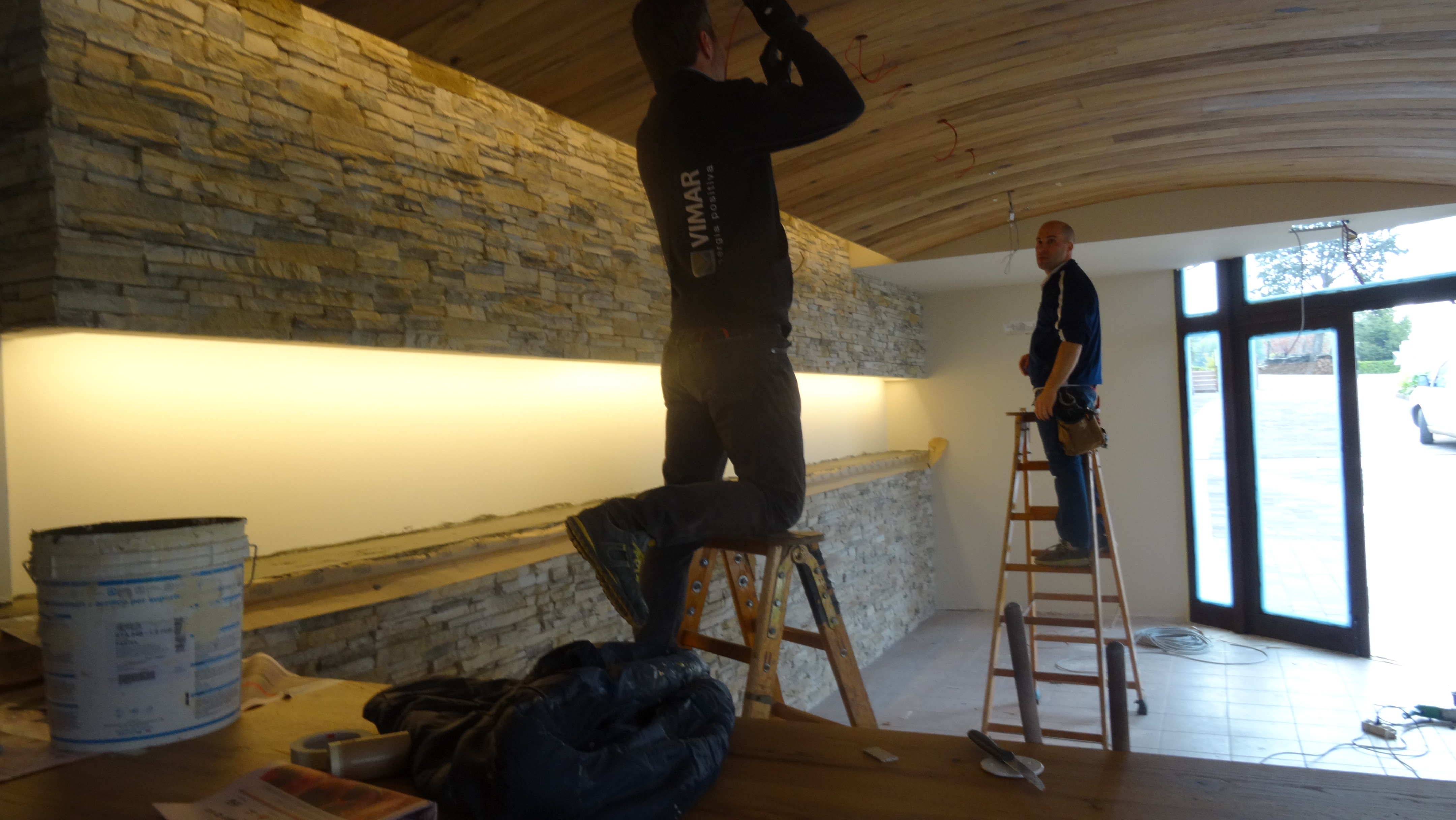 获奖酒庄打造品酒室，古董橡木诠释意大利风情-10