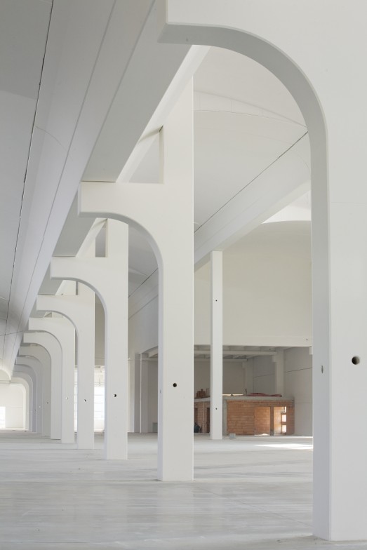 2010 年完成的 Comac 公司工业综合体-5