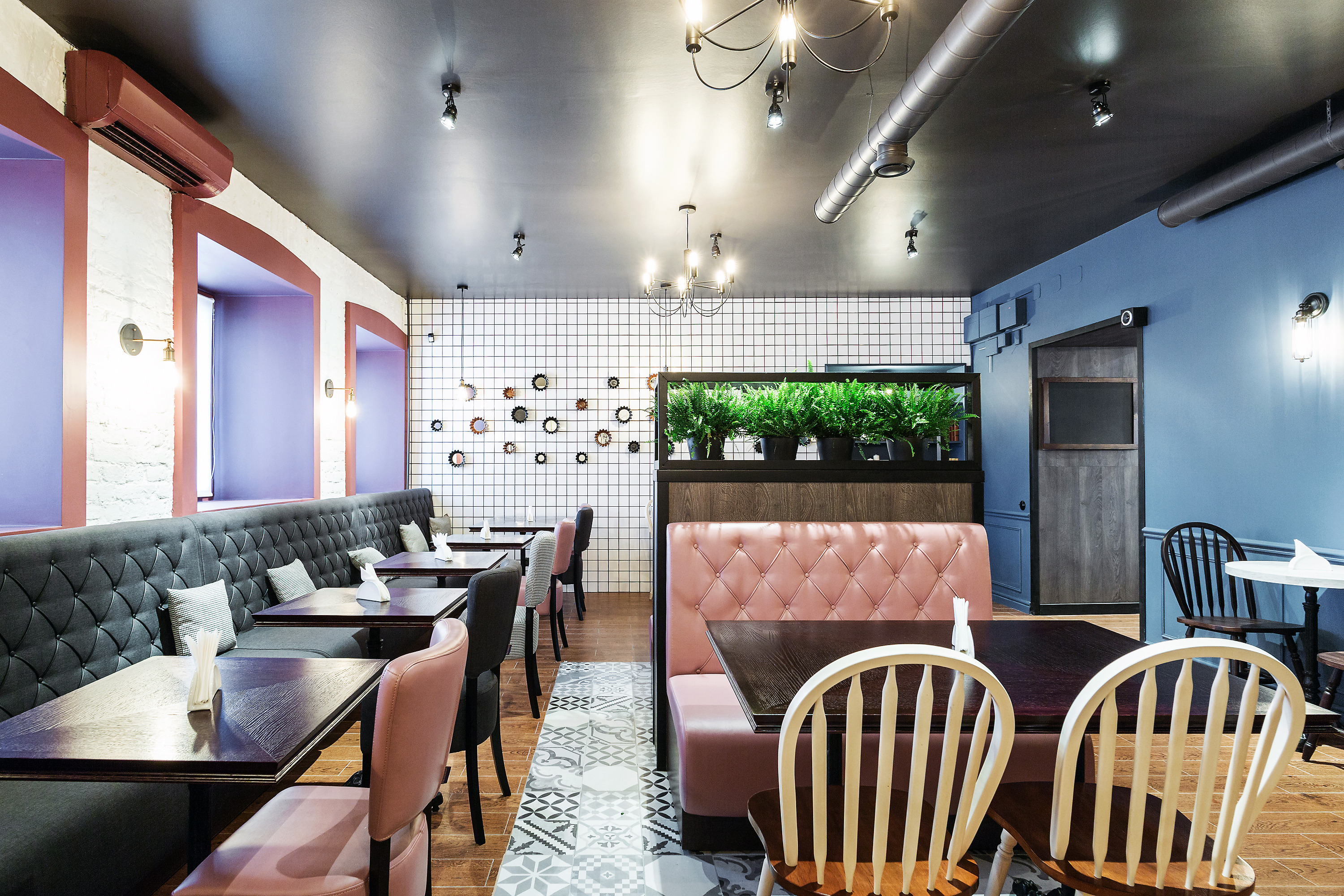 历史砖石与深色调的完美结合，打造温馨咖啡馆空间-15