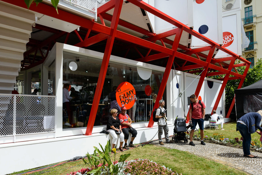 悬浮模块打造的红钢电视大厦-2