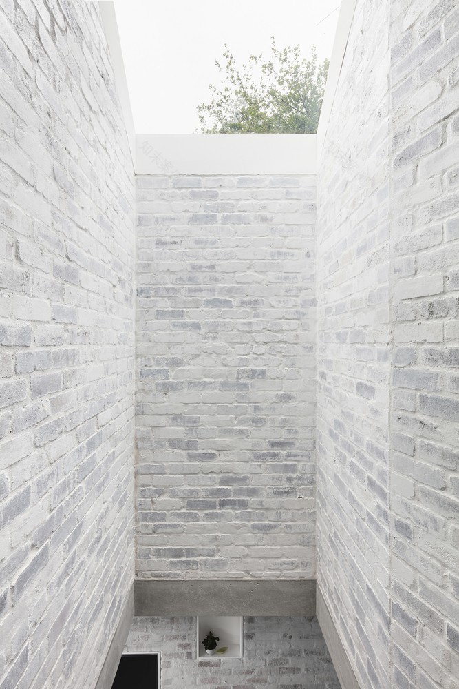 巴尔曼岩屋 | 混凝土亭子与砂岩小屋的完美融合-12