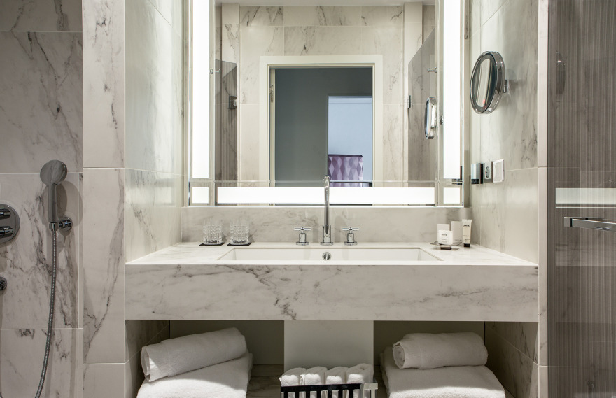 巴黎馥颂酒店 | 粉色与黑色演绎的法式浪漫-53