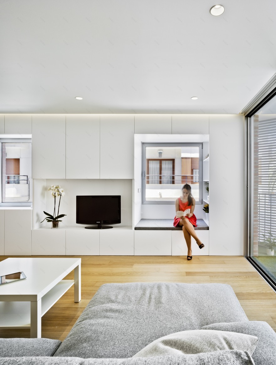 空间优化与功能融合的西班牙住宅改造-8