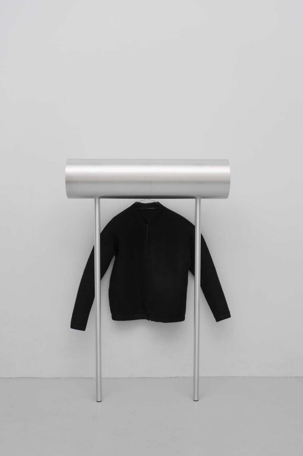 极简风格“隧道”置衣架，无物理紧固件，展现新材料新技术魅力-13