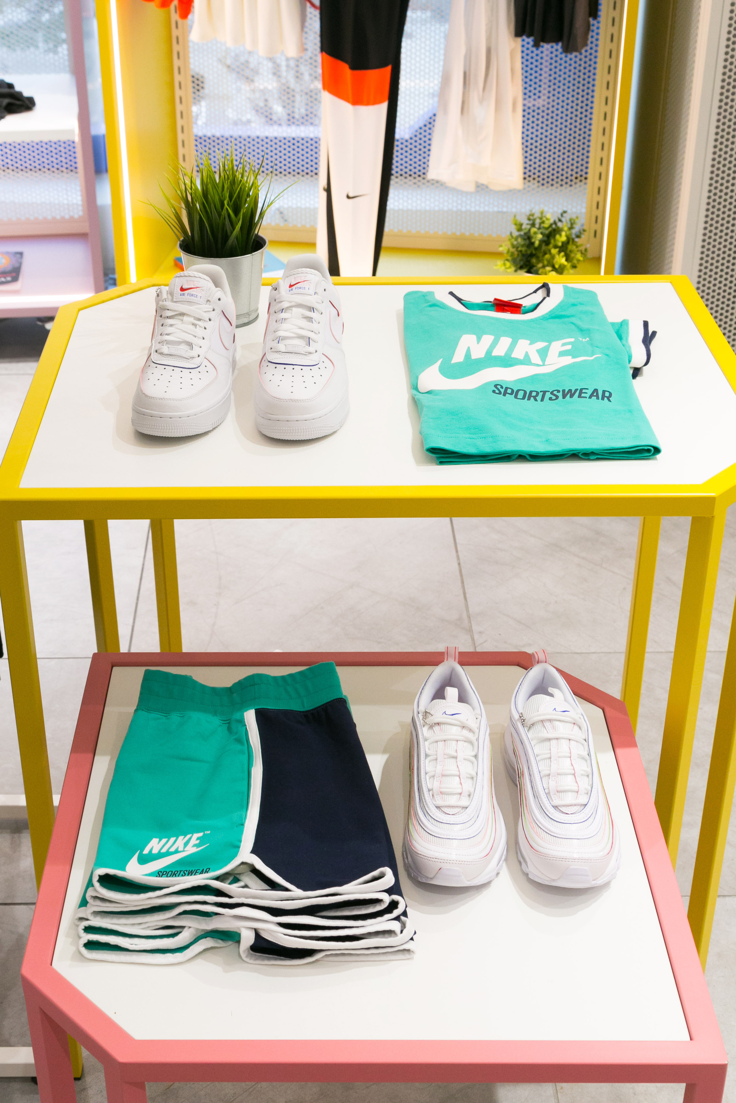 米兰 Nike 旗舰店女性空间设计-9