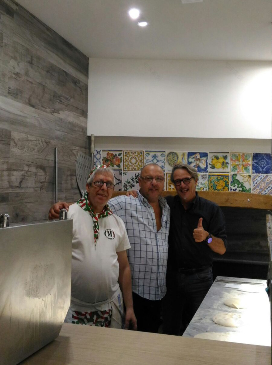 历史悠久的意大利披萨店,传统与创新的完美结合-25