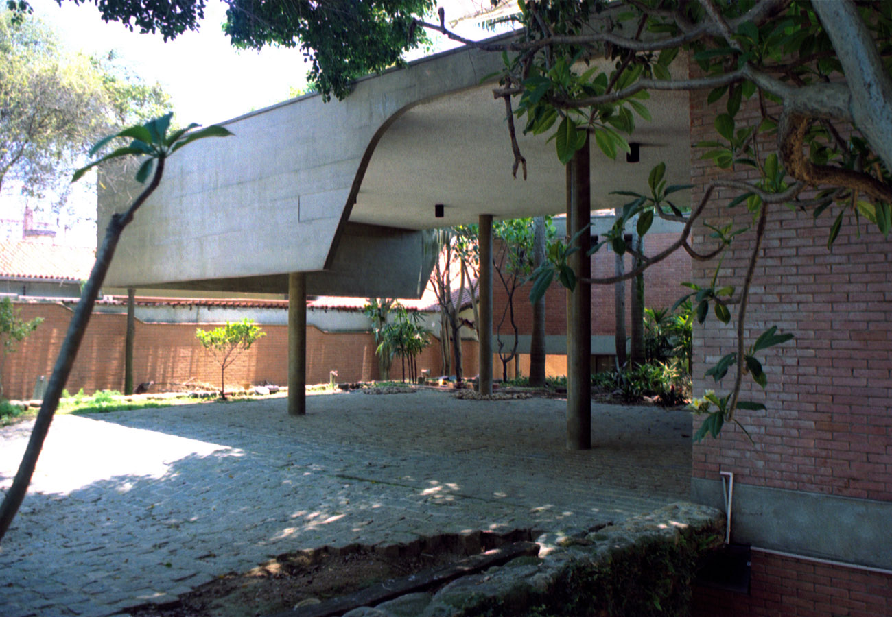 绿意盎然的家庭住宅-14