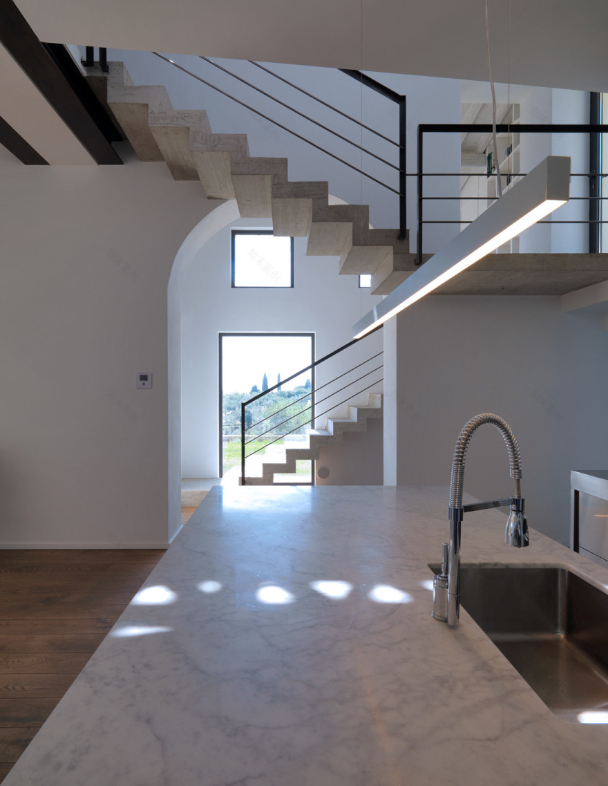 佛罗伦萨百年老宅现代重生,自然光与人工光完美融合-5