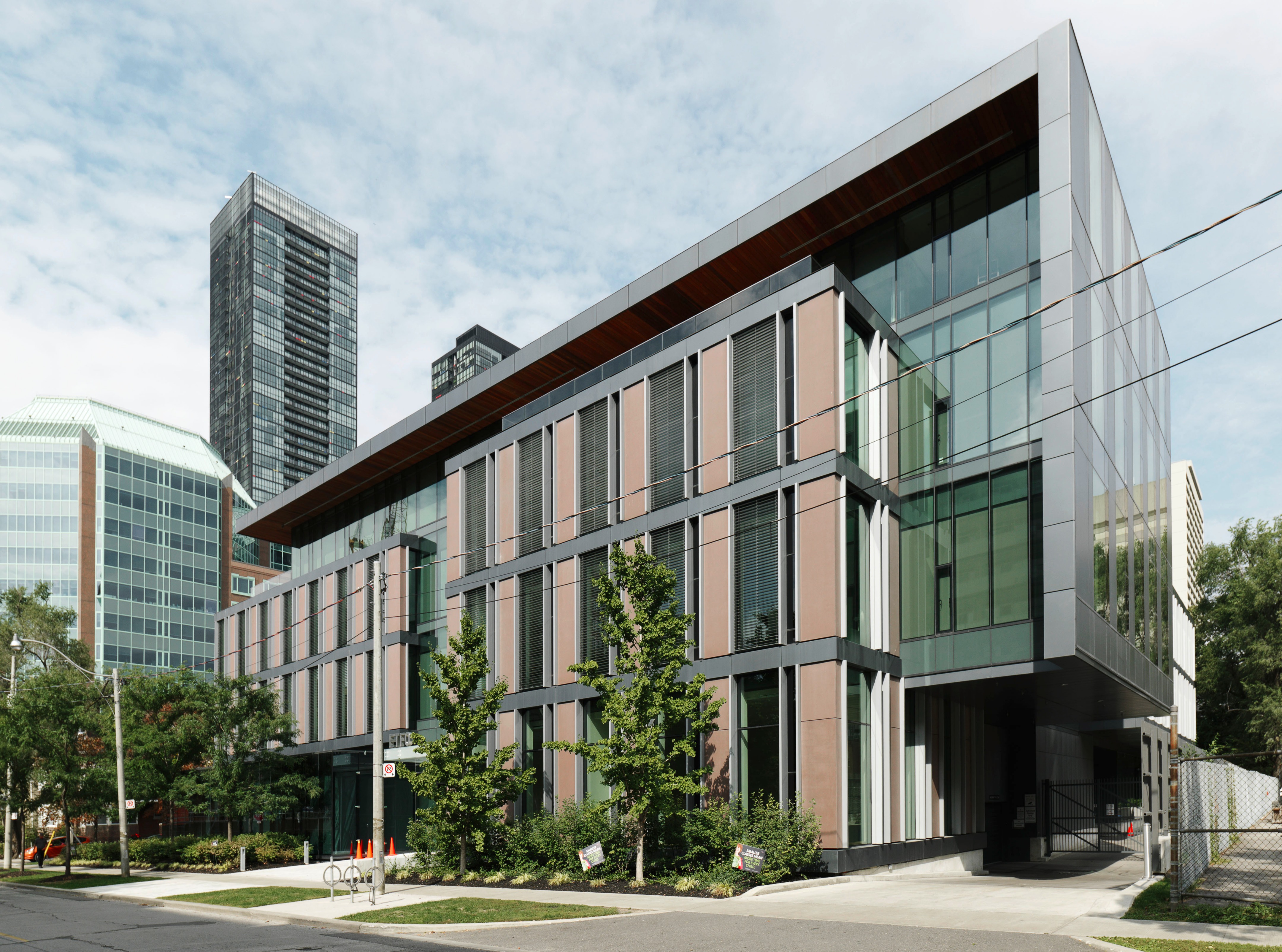 多伦多 LEED 铂金认证办公楼 | 环保与高效的完美结合-2