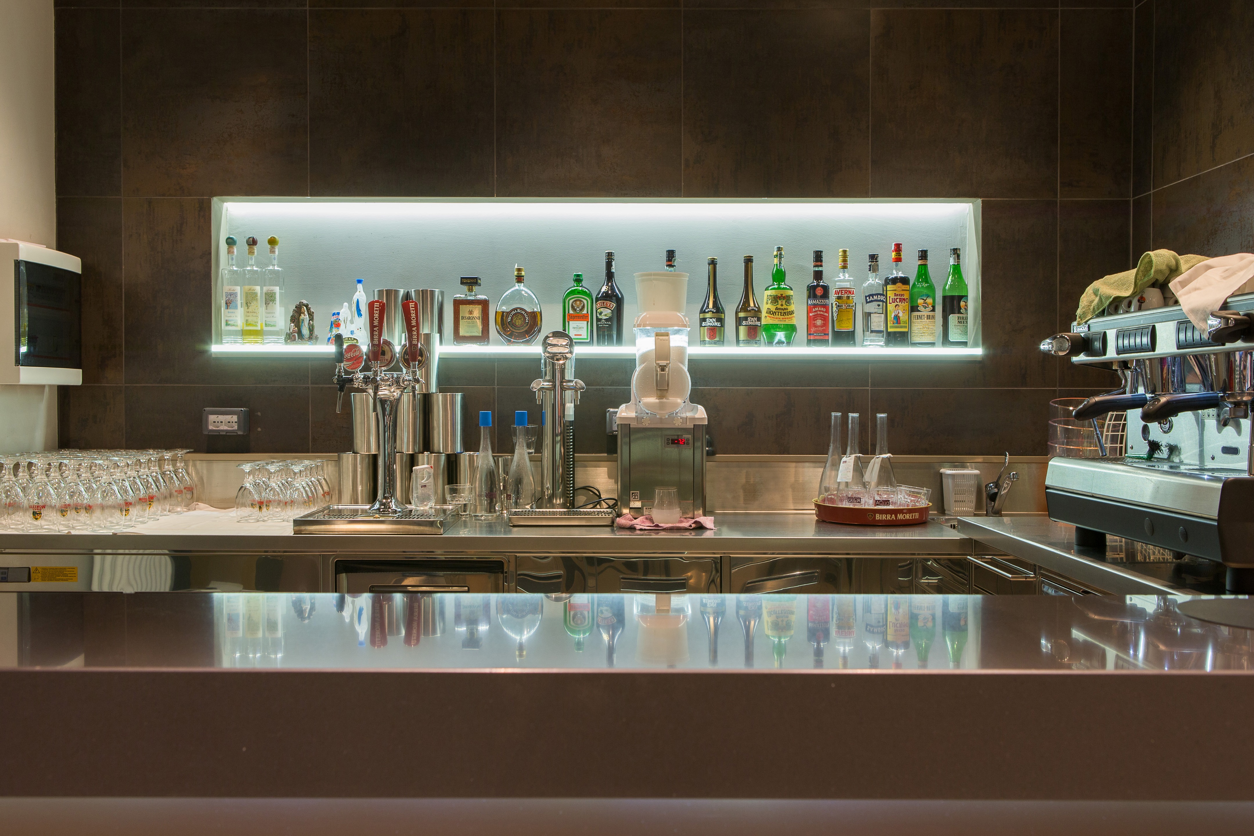 剧院式餐厅 Teatro 26 | 定制家具与光影艺术的完美融合-2