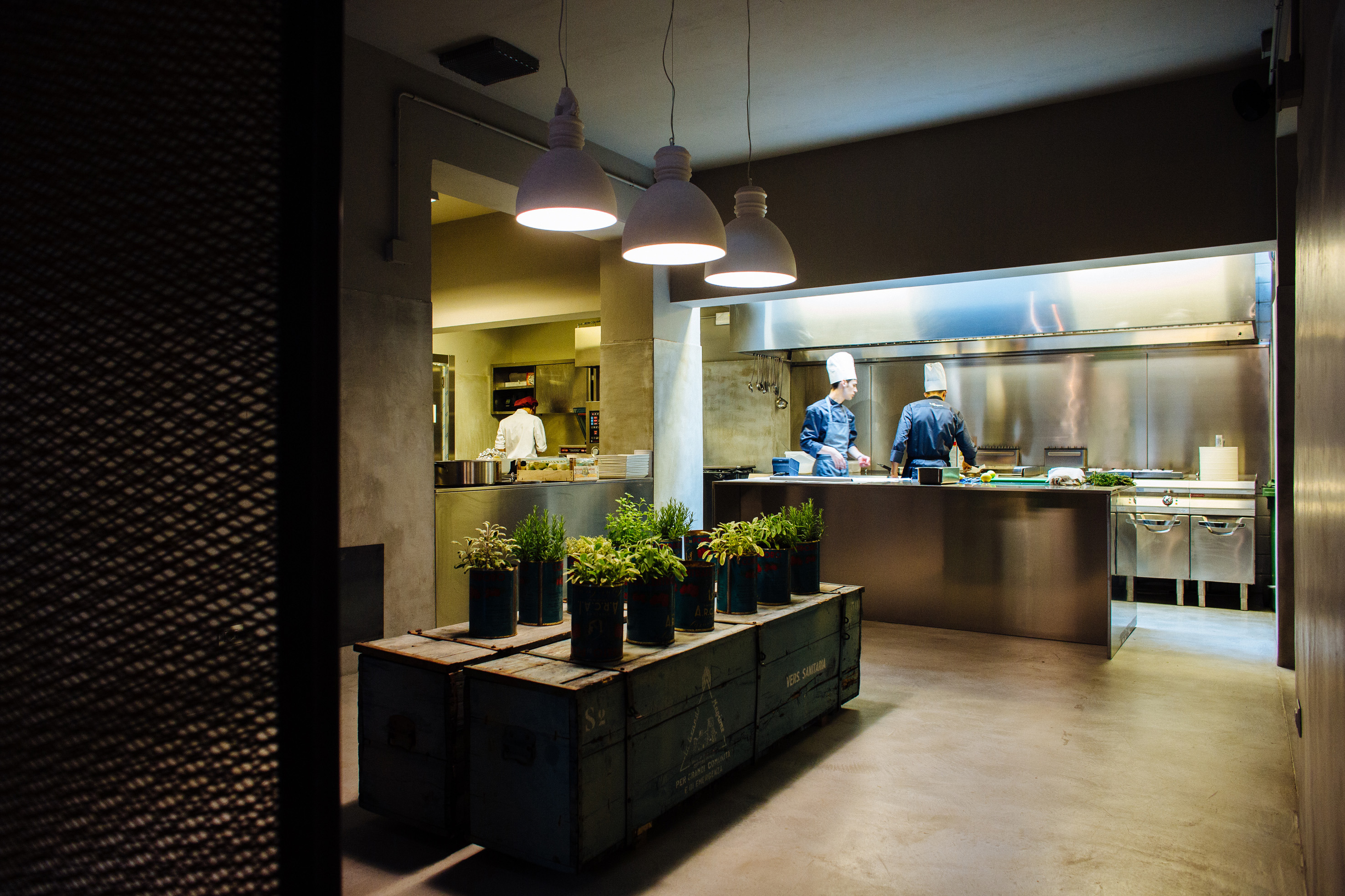 复古韵味与现代设计共融的餐厅空间-58