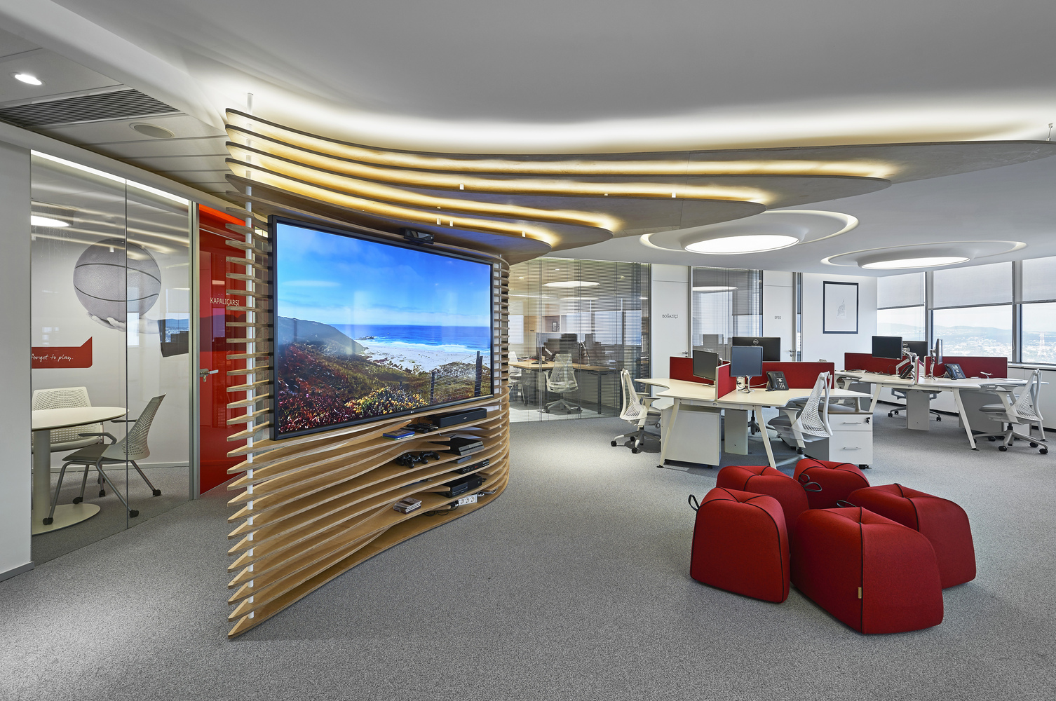 环形办公室的有机流动与自然光应用-30