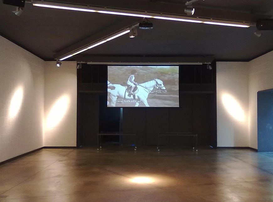 多功能会议中心,70 年代旅游村庄的现代演绎-8