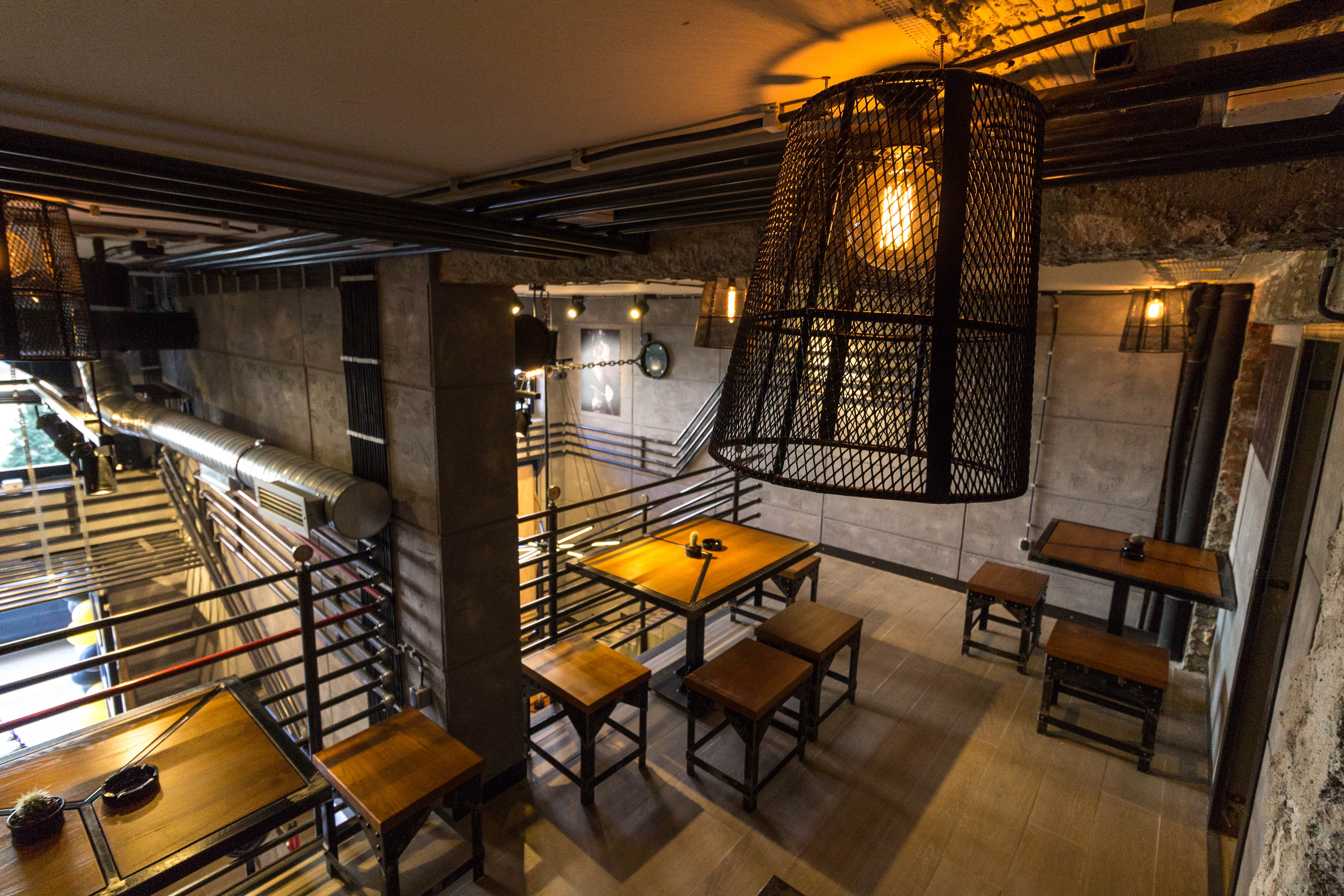 独特工业风,1200 米管道打造的极致酒吧空间-17