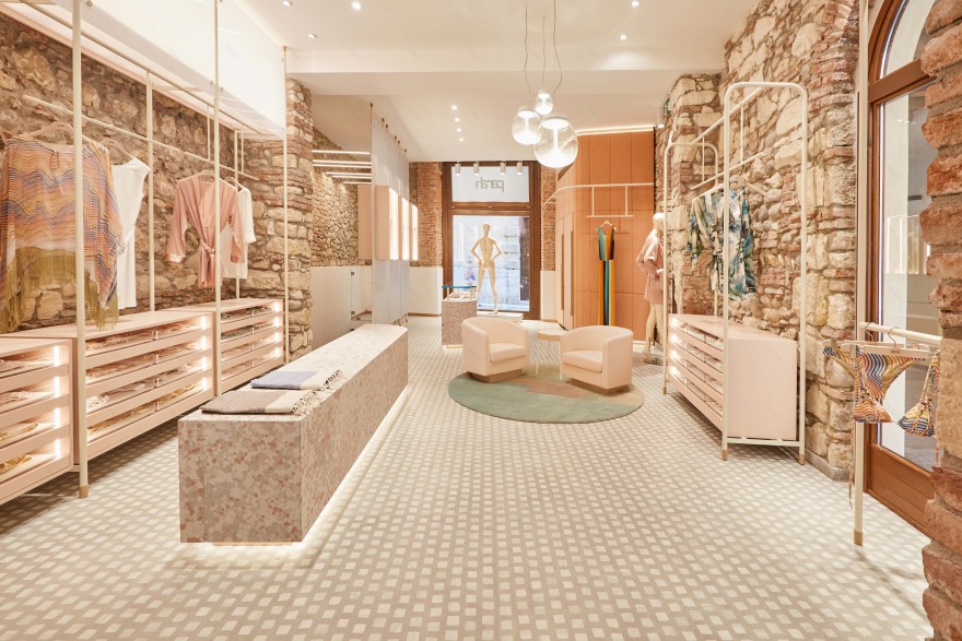 由于创新和精致的精品店-0