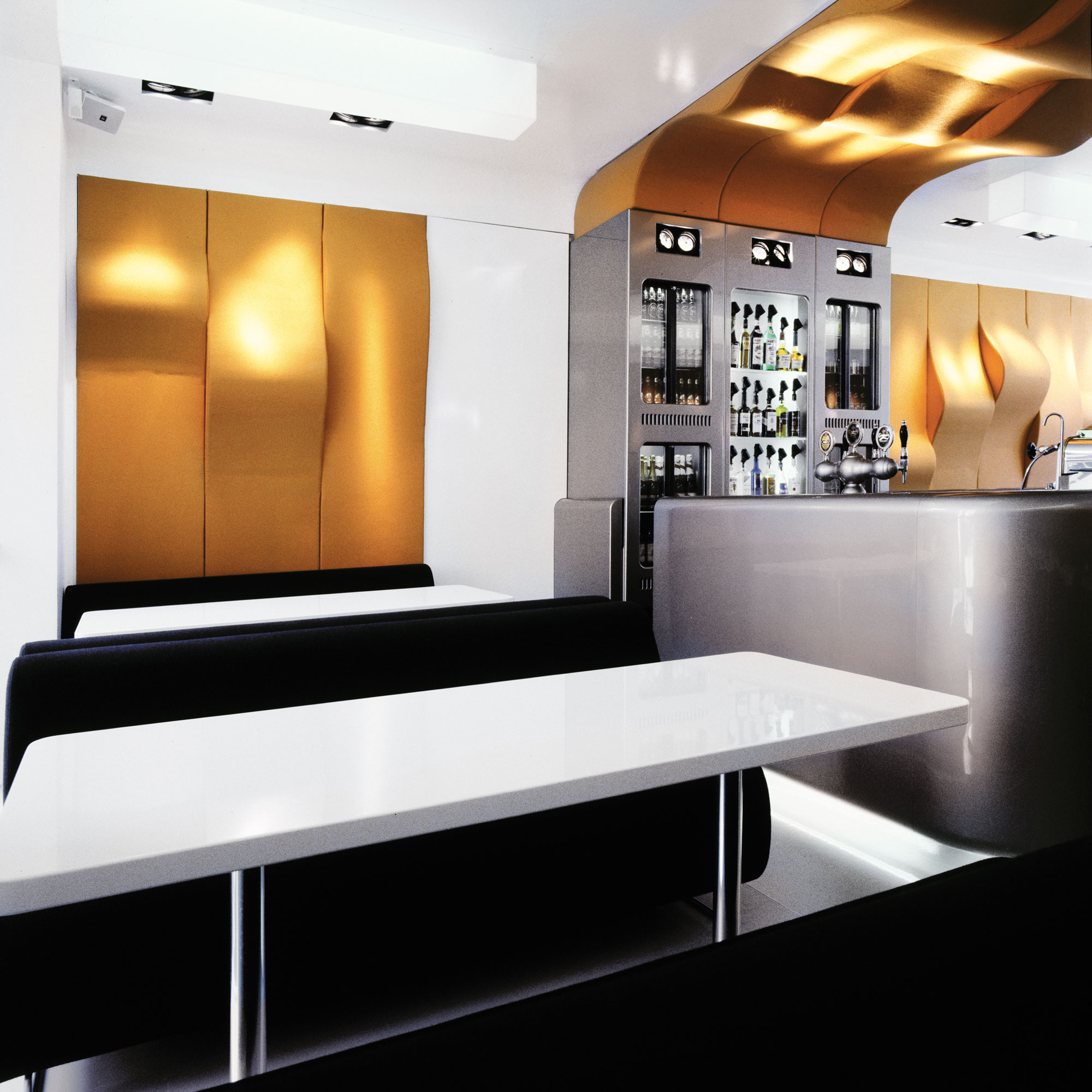 活力曲线概念咖啡厅设计-8