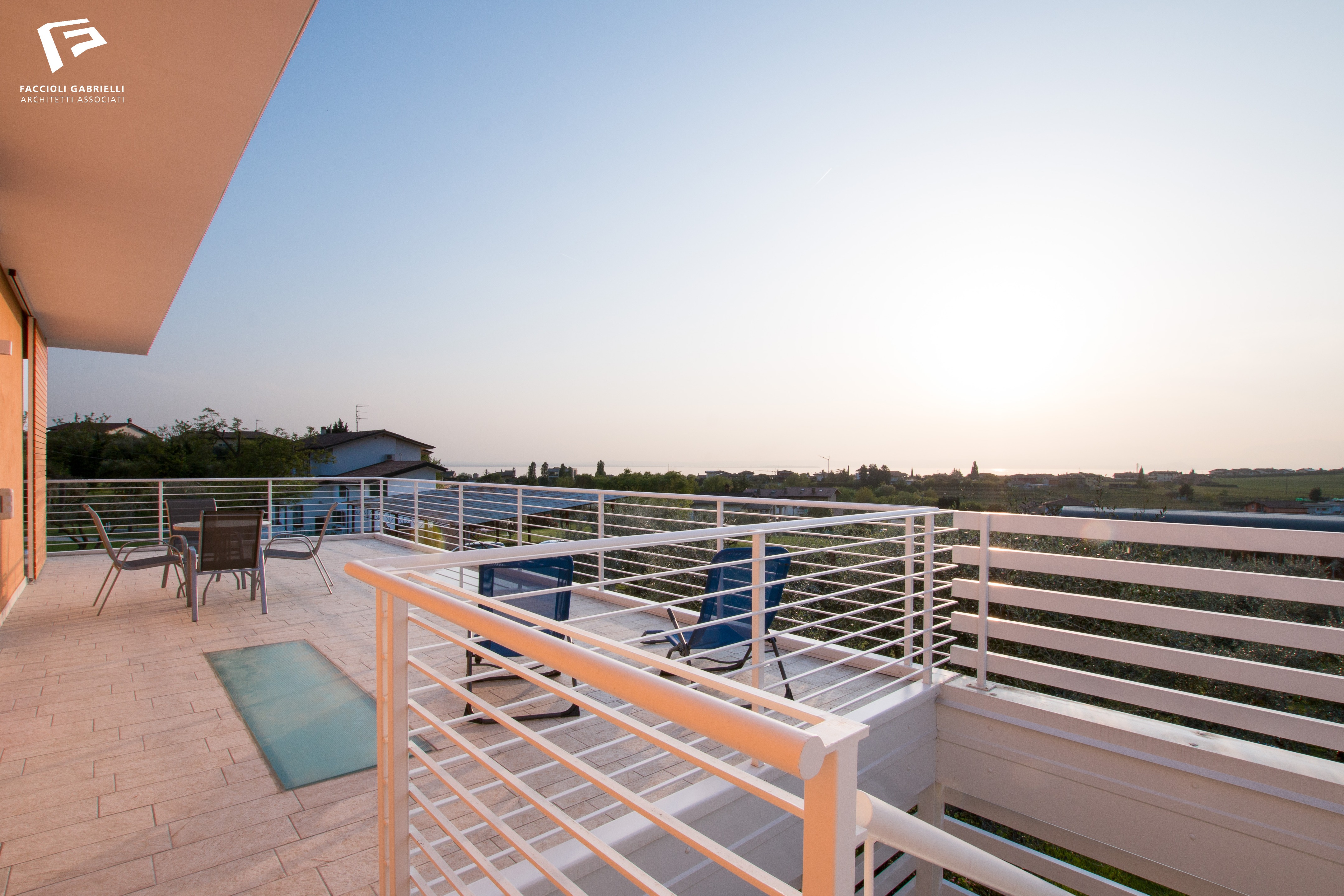 意式湖畔别墅-1