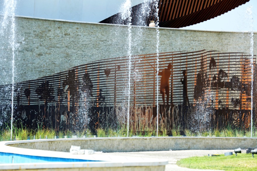 阿塞拜疆 IDEA 公司打造梦幻高尔夫俱乐部入口巨型艺术装置-14