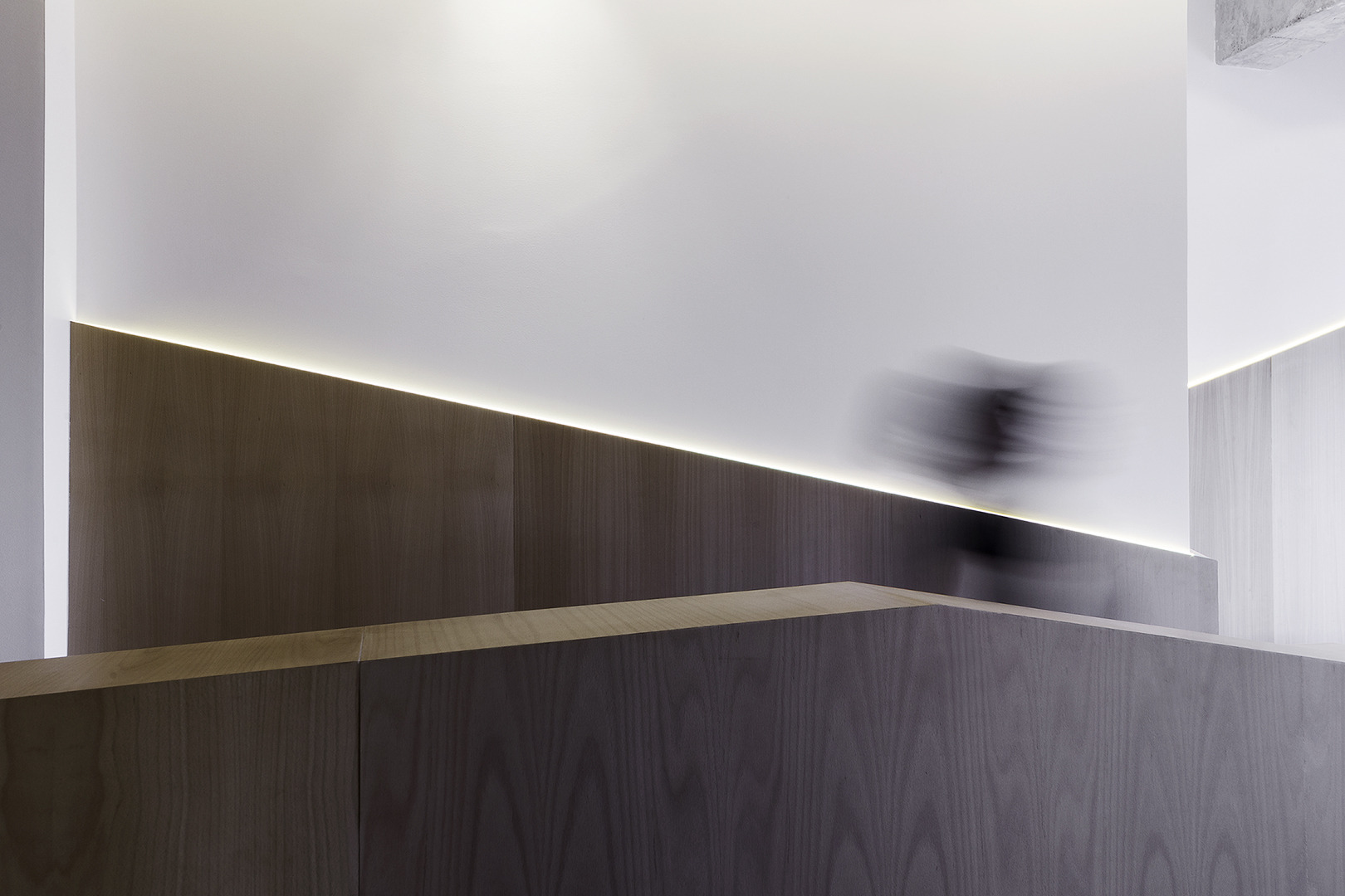 海景咖啡厅“Cafe Mirabous”的室内设计-9