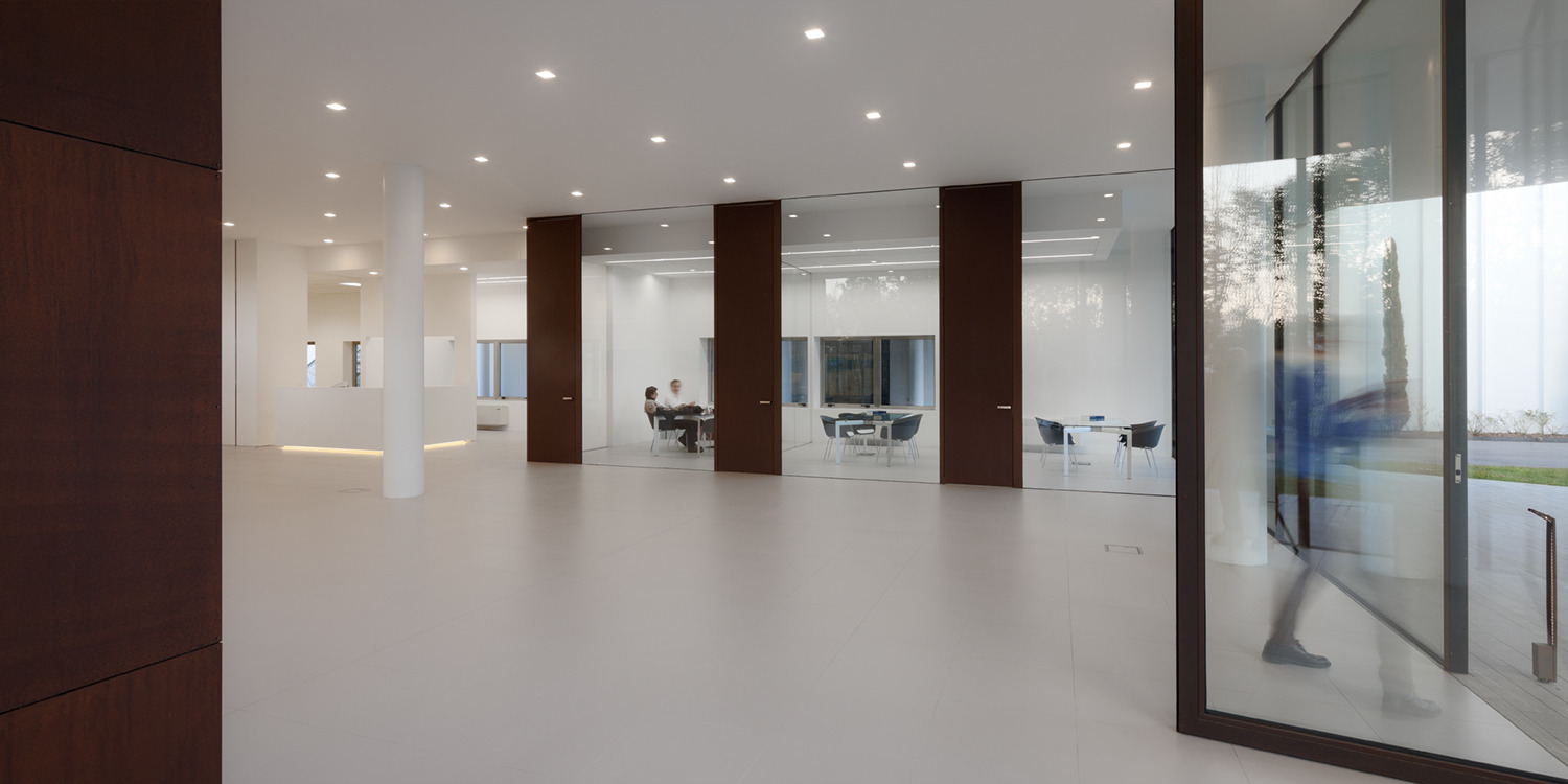 意式风格的 Secco Sistemi 总部办公空间设计-16