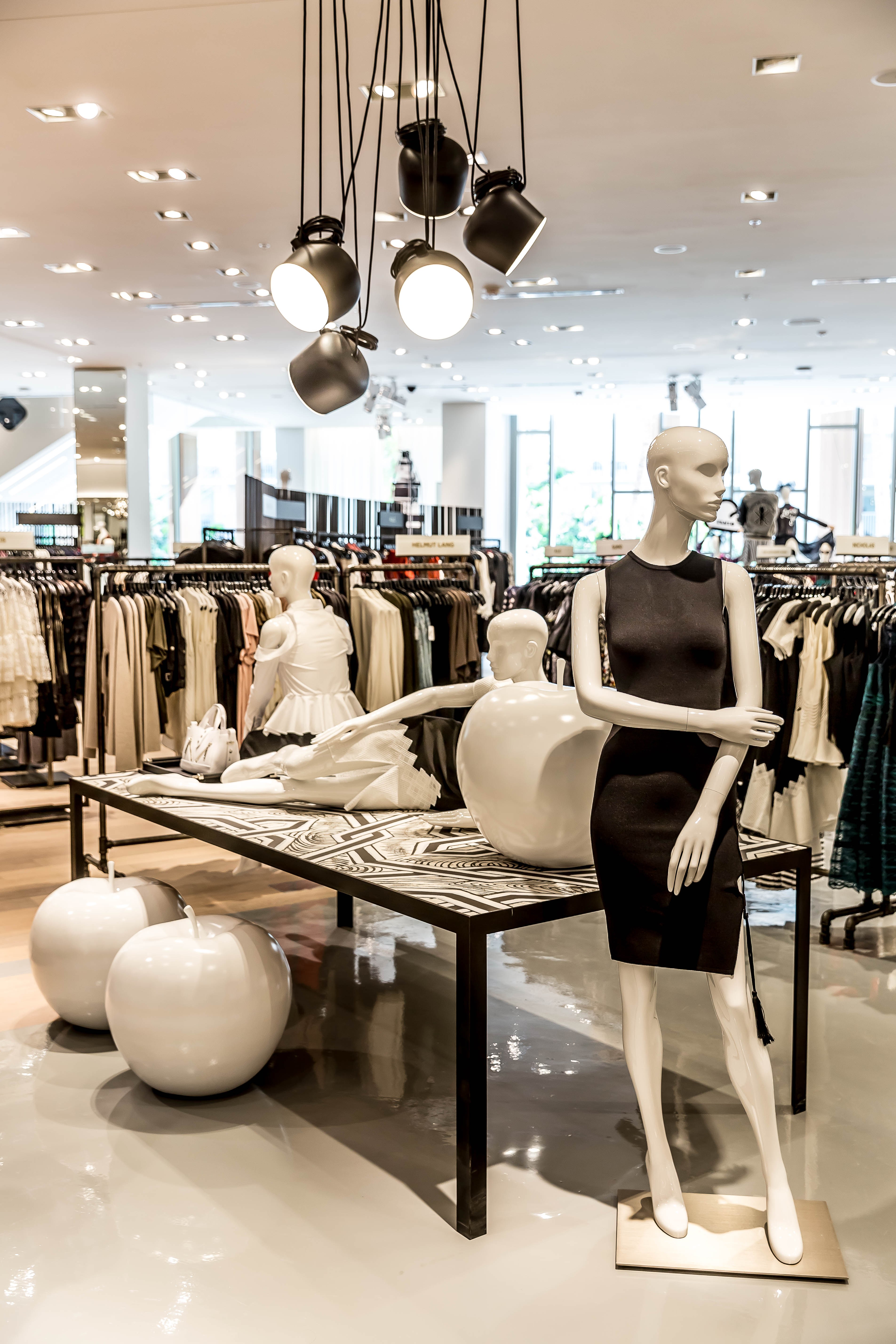 夏威夷 Saks 第五大道商店 | 自然光与瀑布灵感的室内设计-15