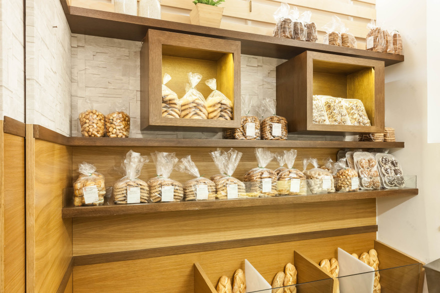 历史古城中的现代面包店-12