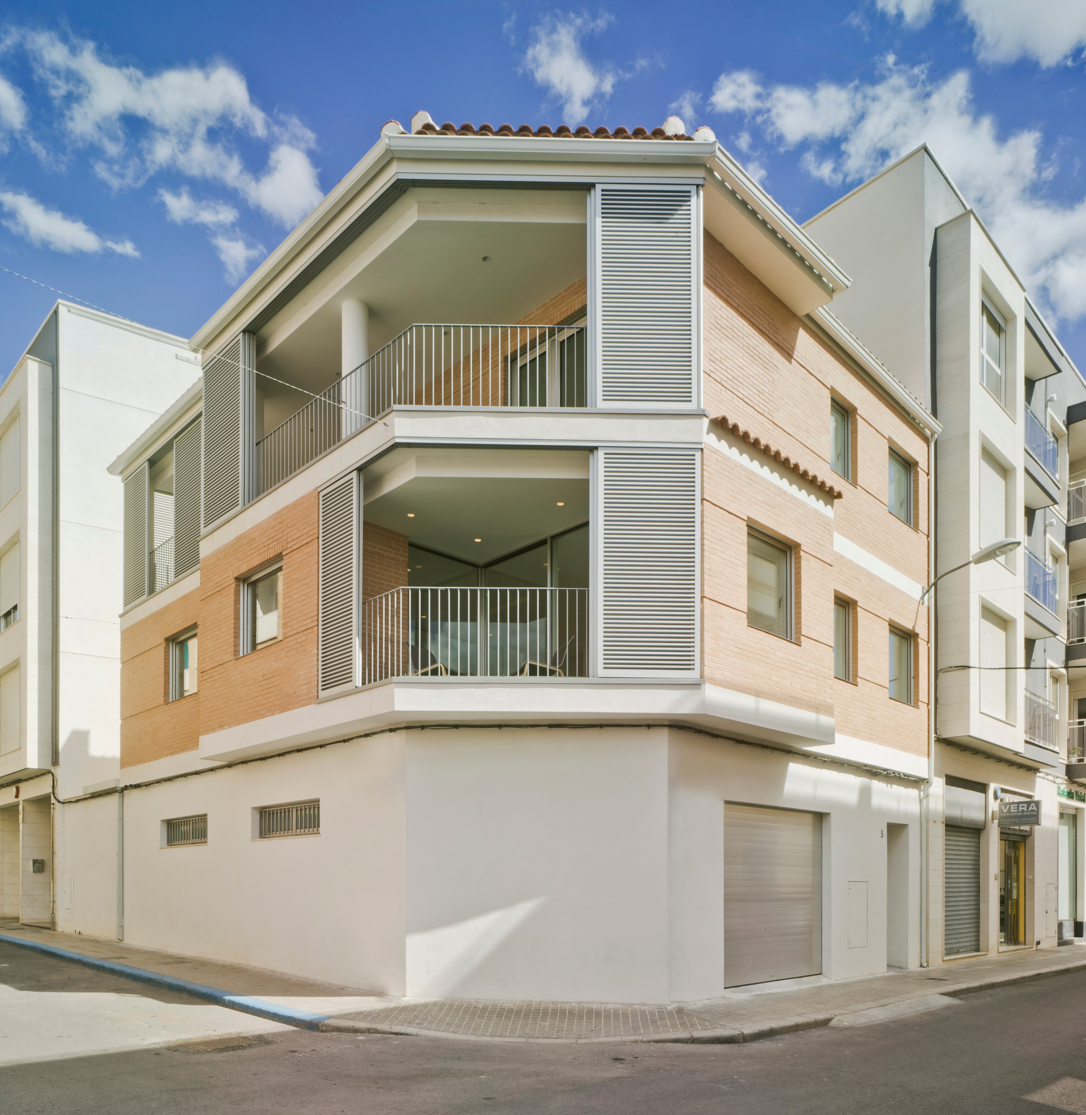 空间优化与功能融合的西班牙住宅改造-25