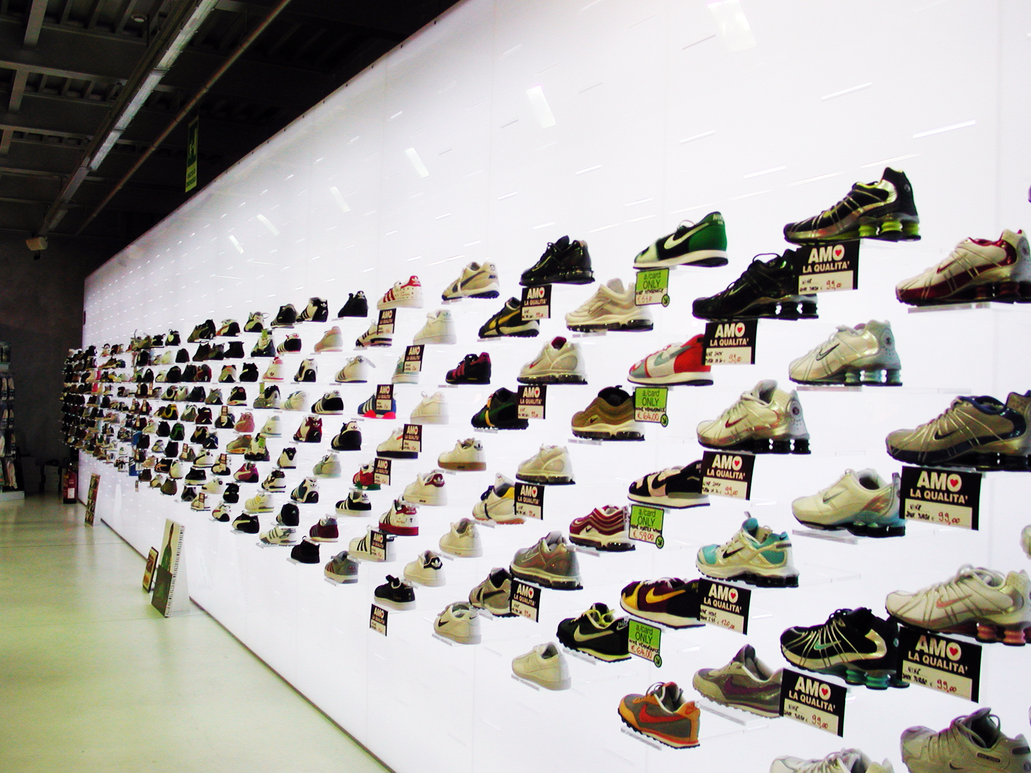 2006 年完成的 Arteni Negozio Abbigliamento 室内设计案例-9