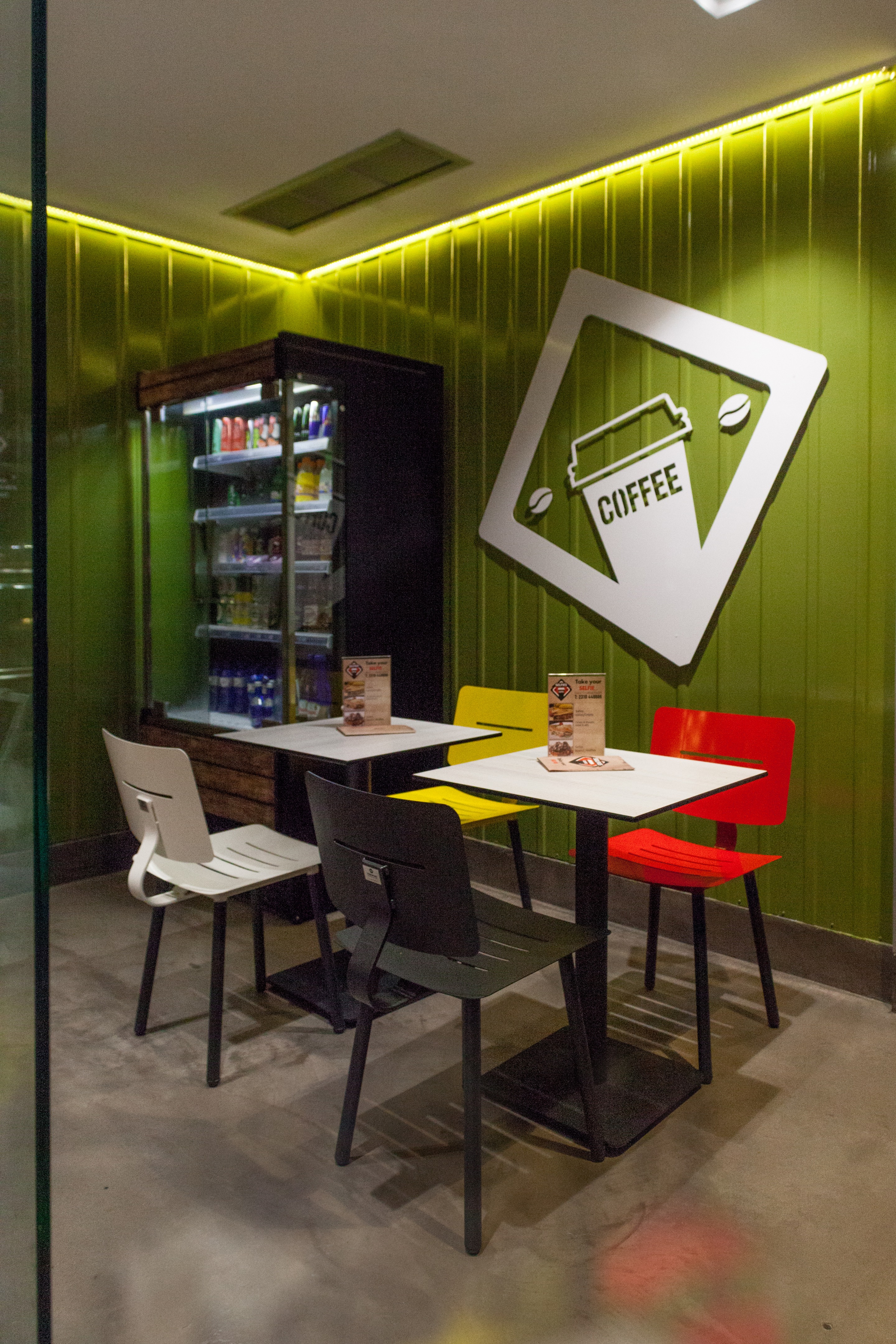 2015 年完成的 SELFIES 咖啡厅室内设计-14