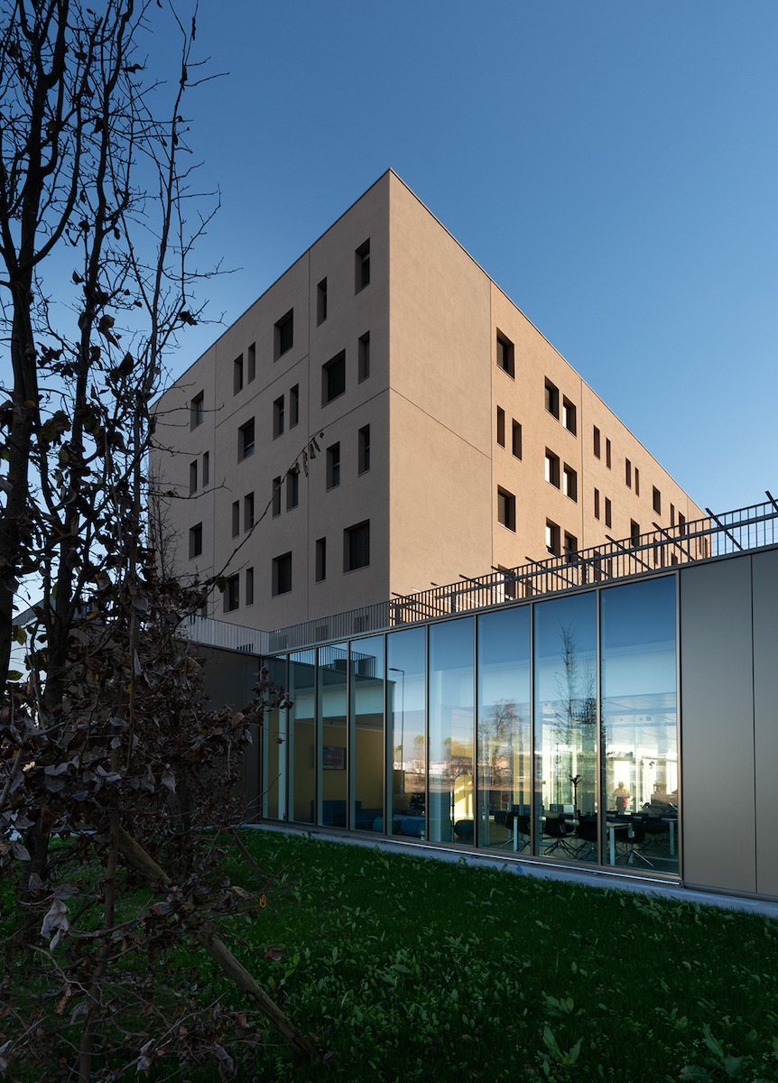 人性和谐绿意盎然的人文学府宿舍-17