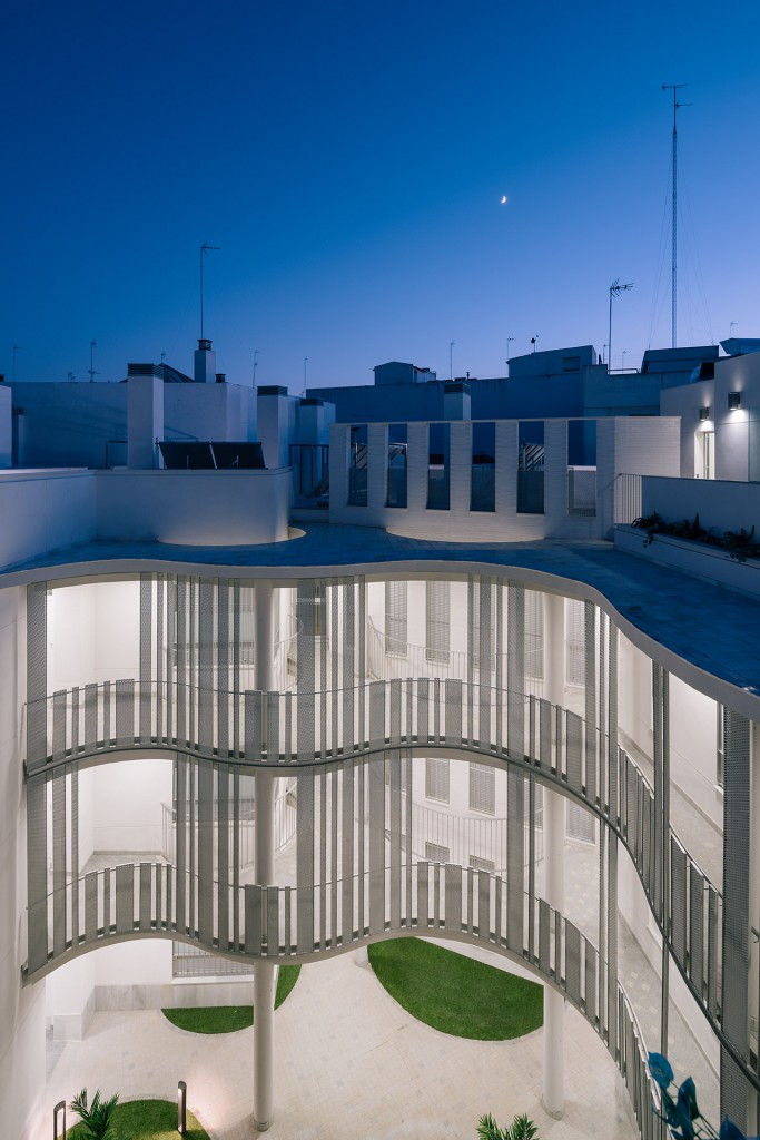 融合历史与当代的塞维利亚多户住宅-42