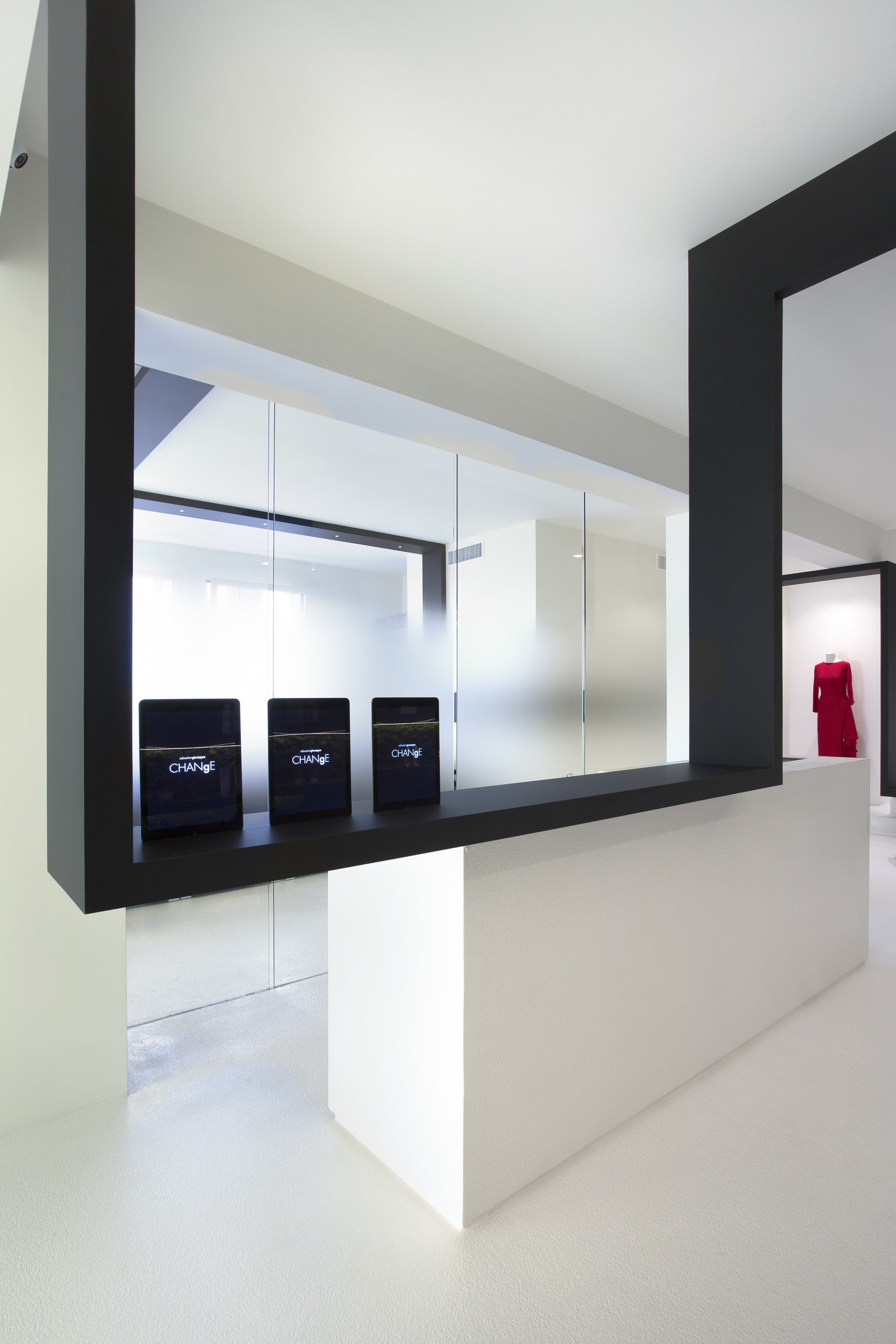 变化的线条之美 · 意大利商店室内设计-18