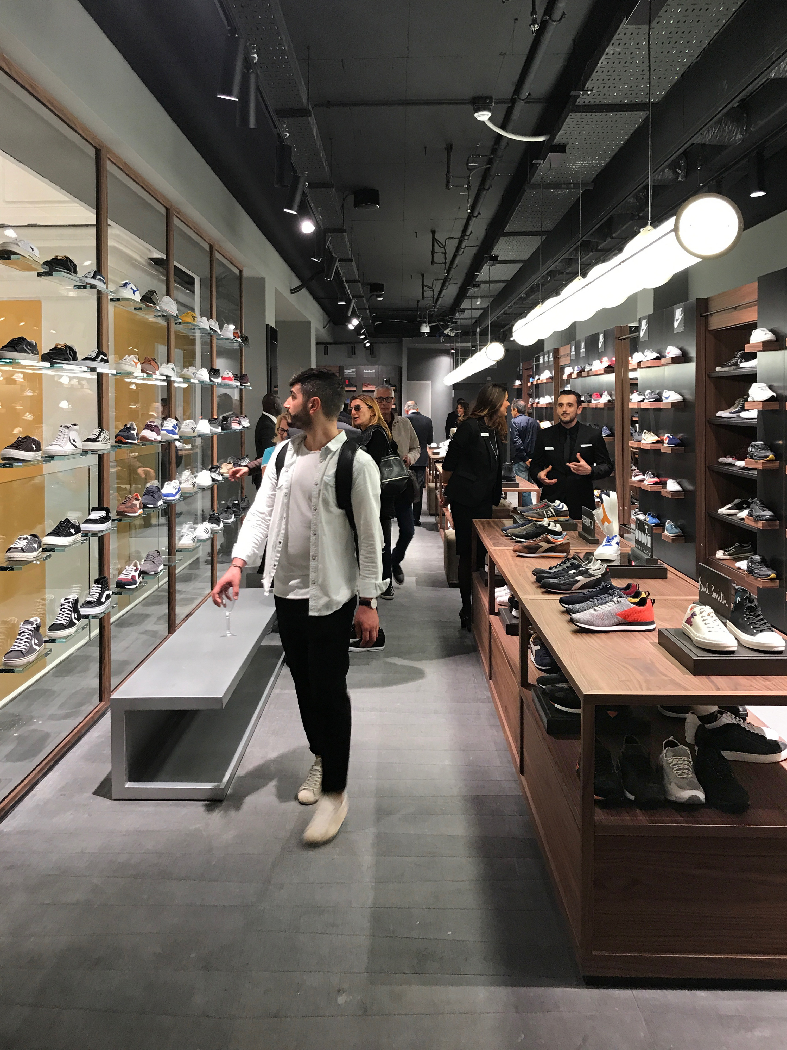 罗马 Rinascente 商场智能中性风格室内设计-11