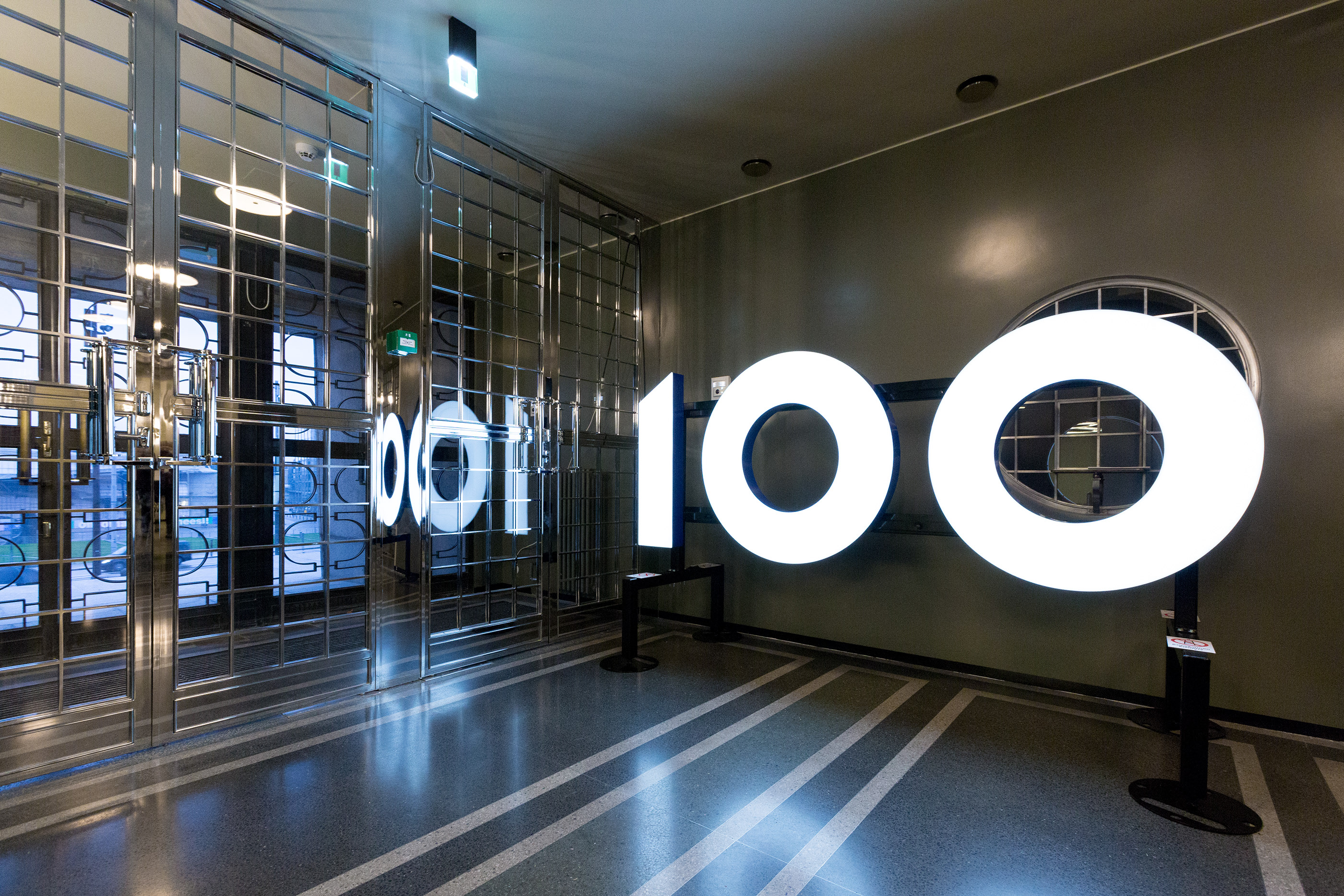 芬兰议会大厦 | 百年独立纪念的室内设计瑰宝-0