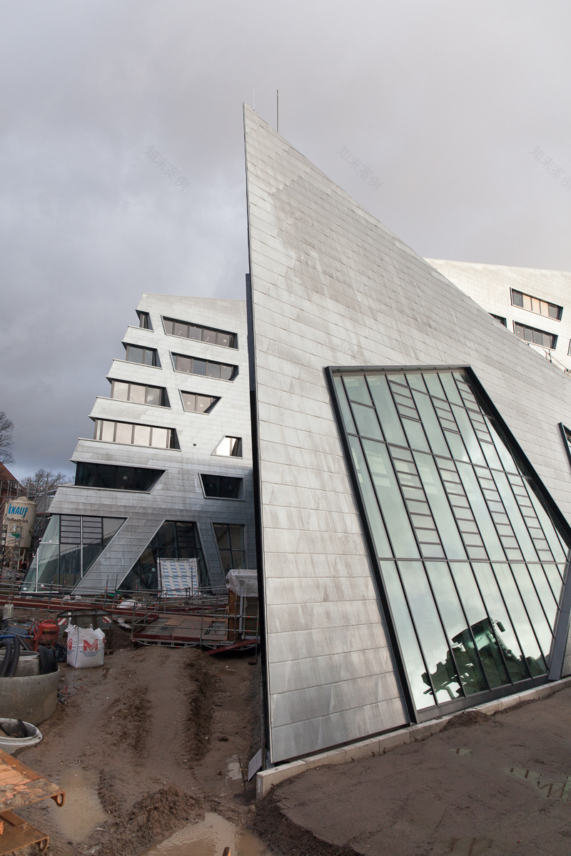 Durham 大学新 Ogden 中心 | 螺旋形木质立面与可持续设计的完美结合-30