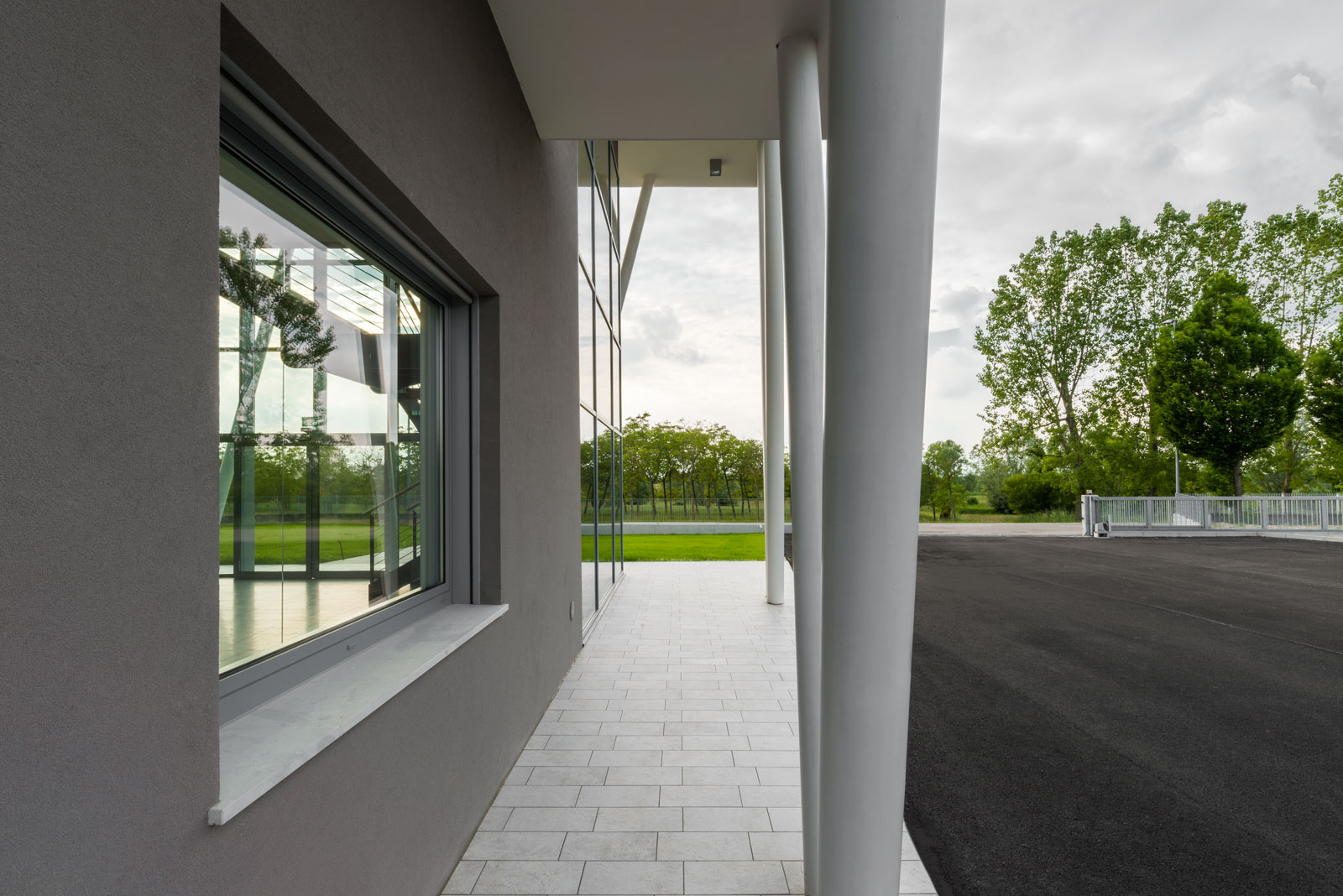 2019 年完工的工业建筑办公楼设计-2