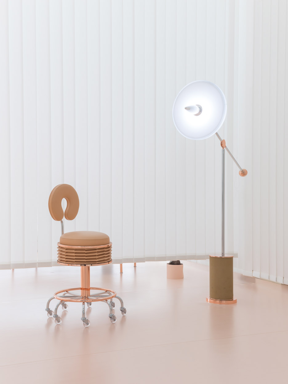 《无性别诊所》 | 梦幻粉色空间中的身体疗愈-5